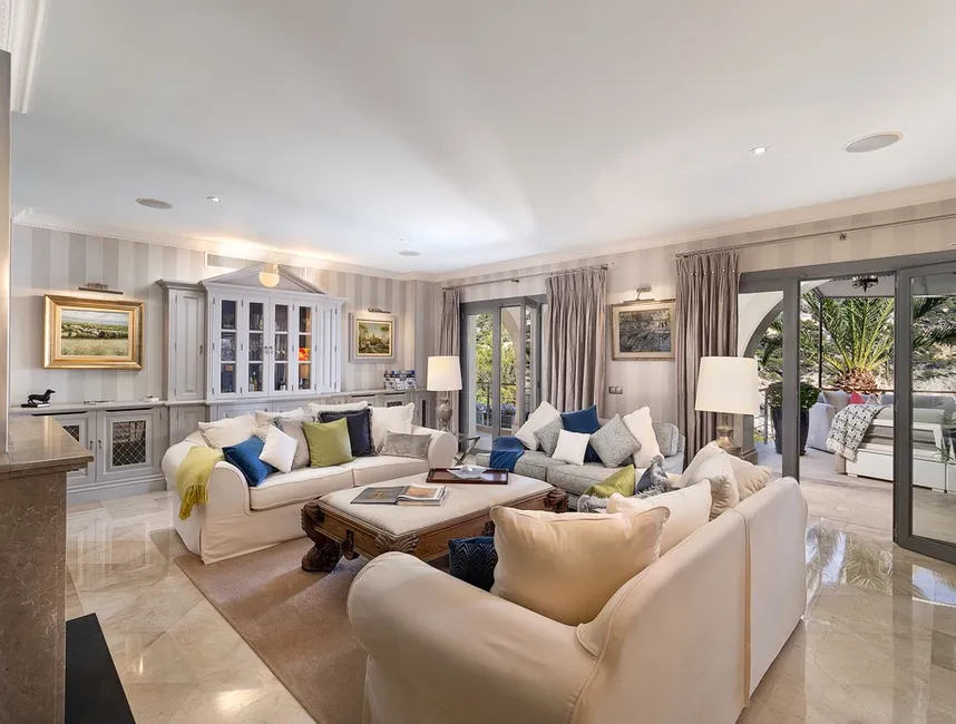 Elegant Island Retreat with Direct Sea Access-12