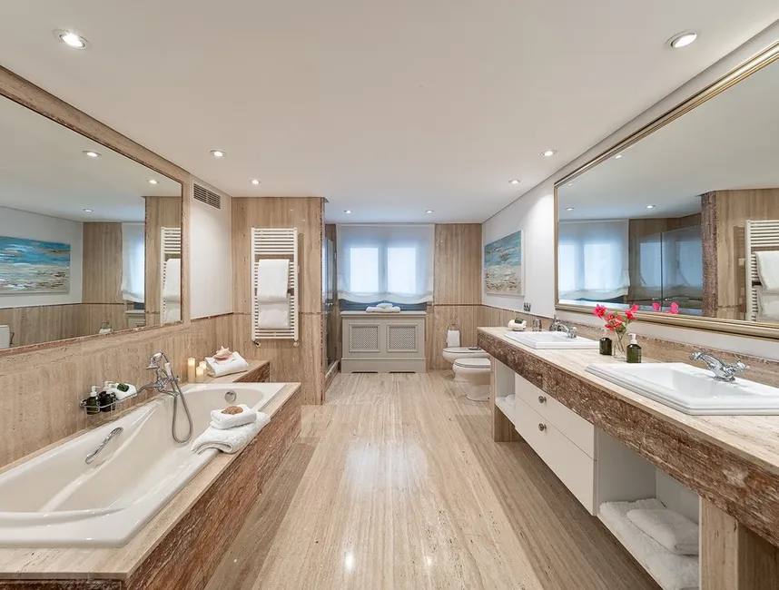 Elegant Island Retreat with Direct Sea Access-16