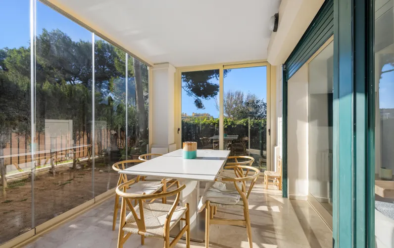 Солнечная квартира на первом этаже в нескольких метрах от пляжа