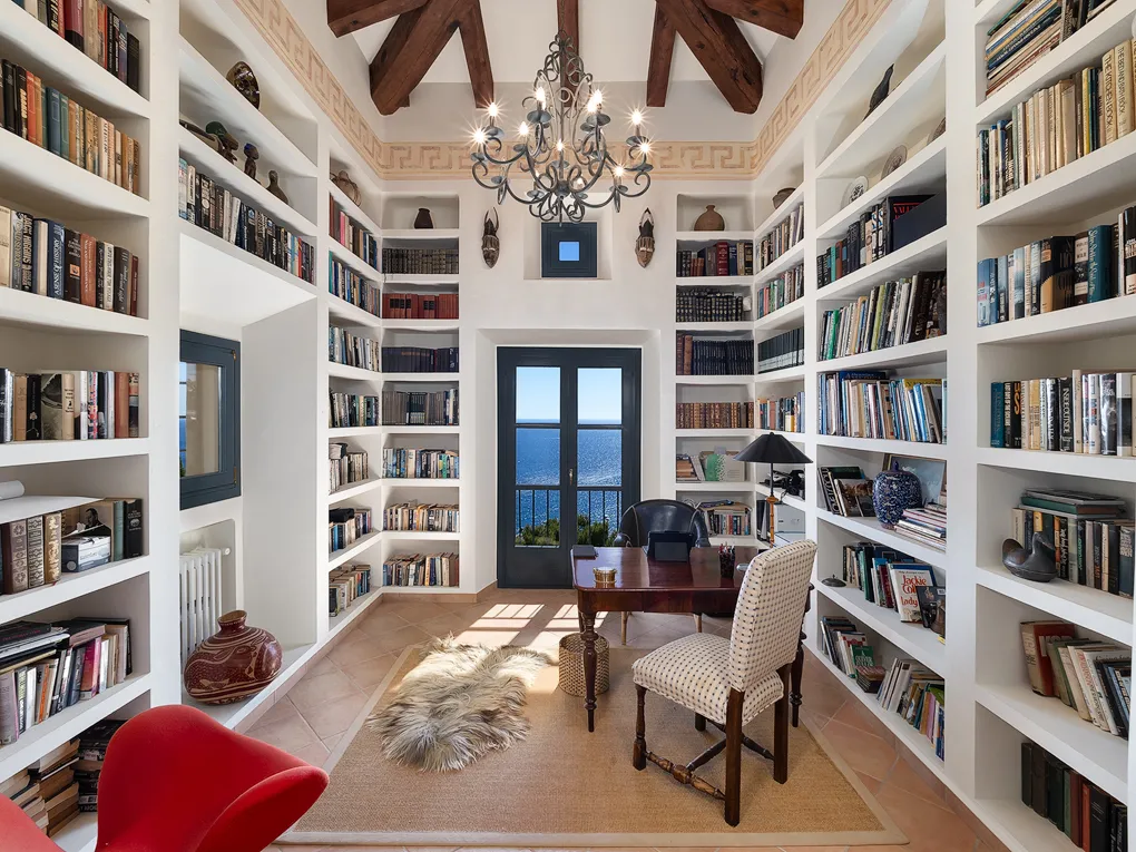 Mediterrane villa met uitzicht op zee-13