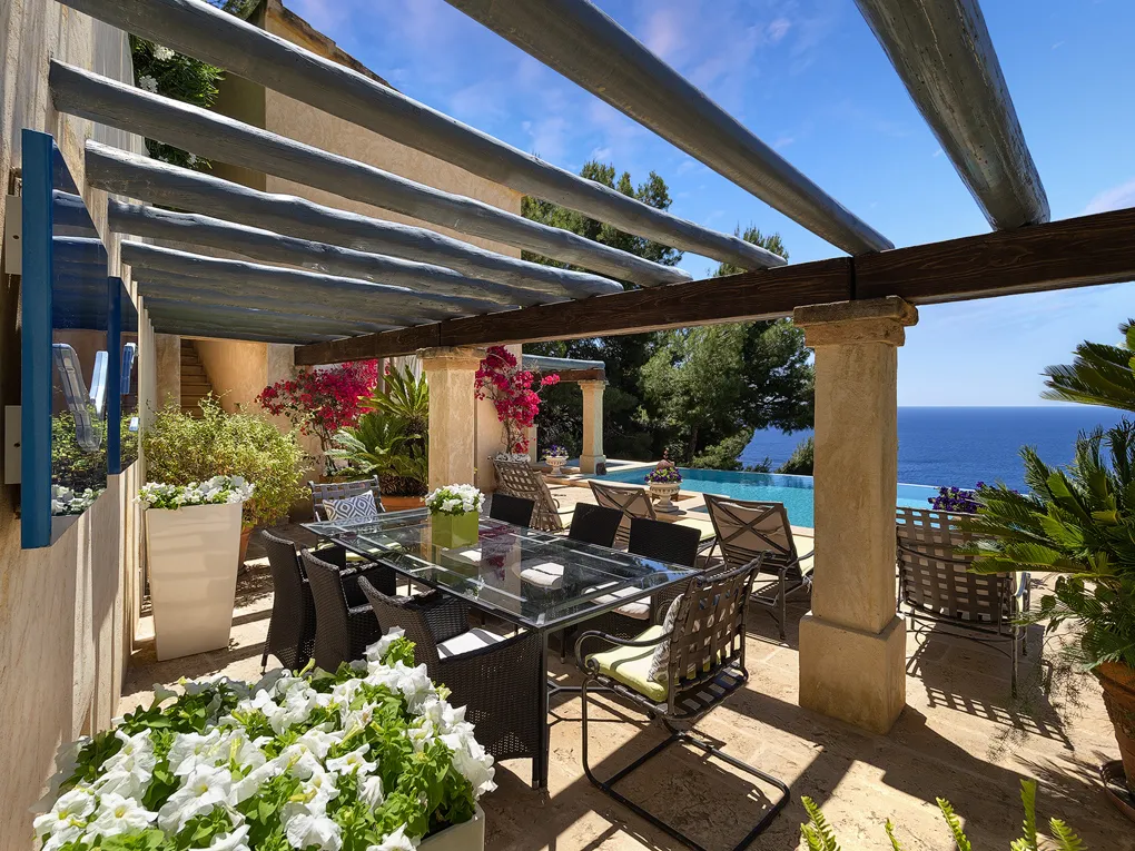 Mediterrane villa met uitzicht op zee-11