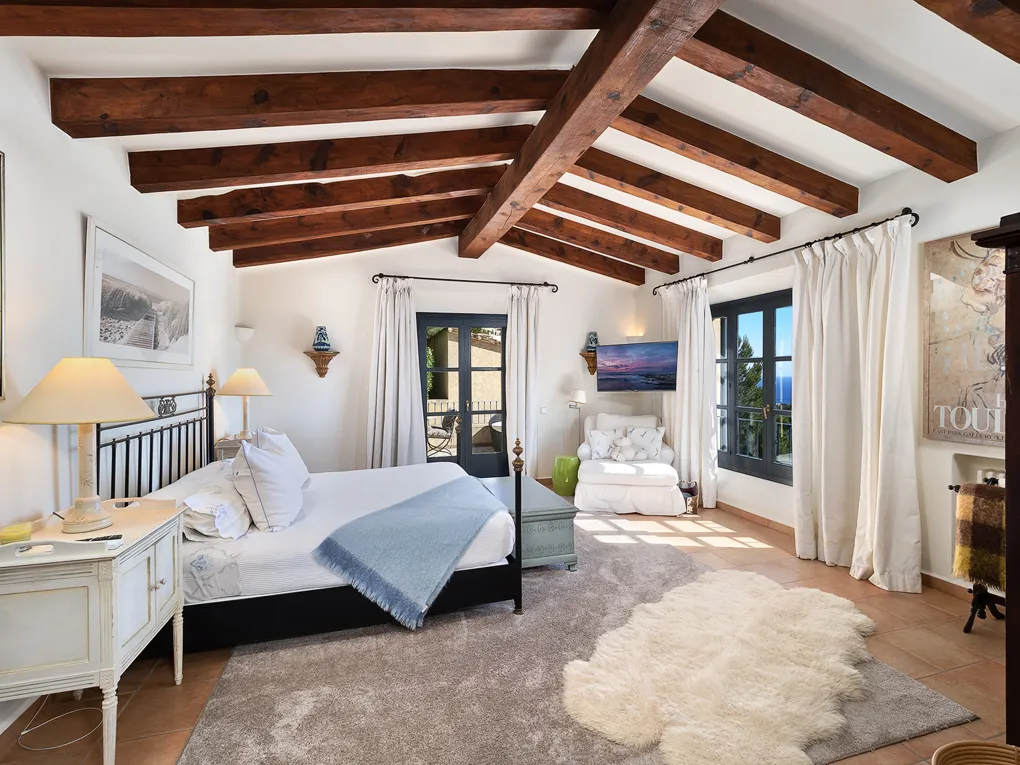 Mediterrane villa met uitzicht op zee-9