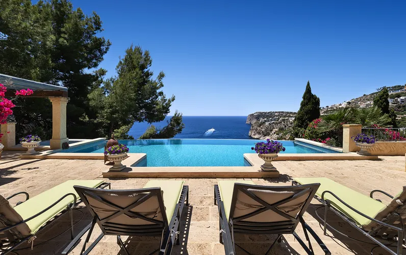 Mediterrane villa met uitzicht op zee