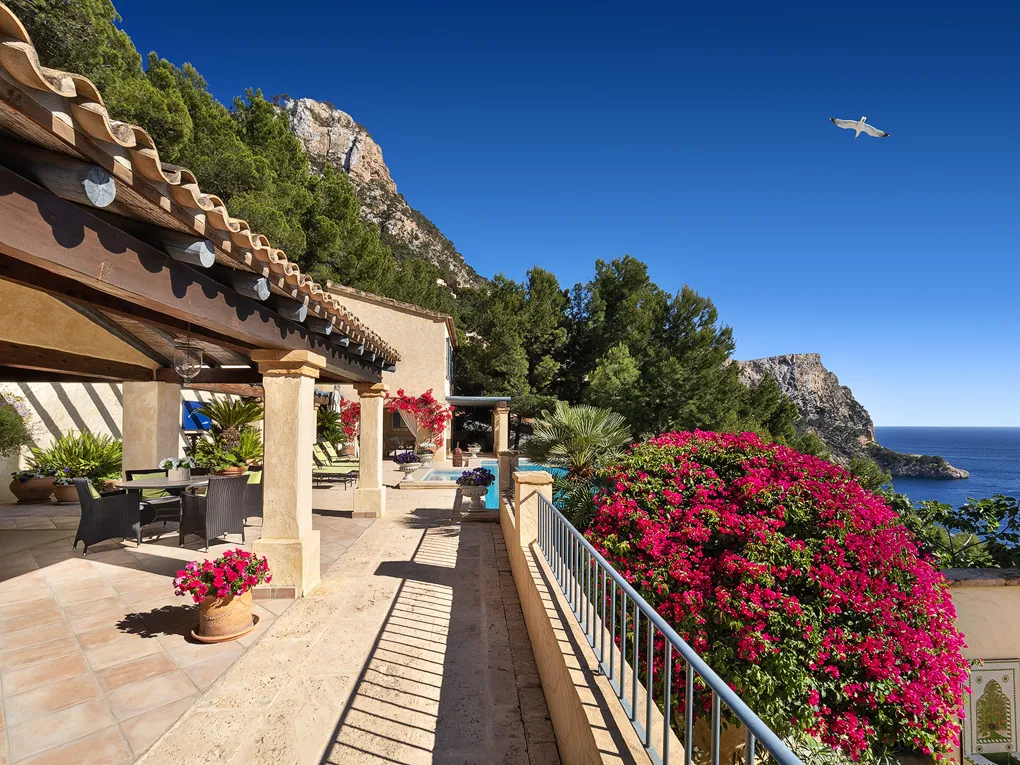 Mediterrane villa met uitzicht op zee-2