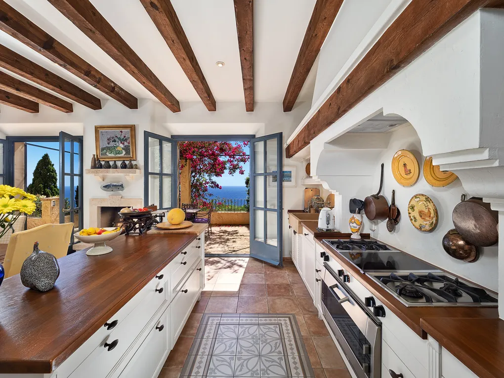 Middelhavsvilla med havudsigt og licens til ferieudlejning-3