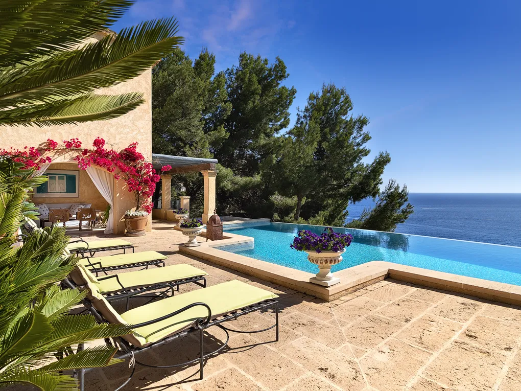 Mediterrane villa met uitzicht op zee-4