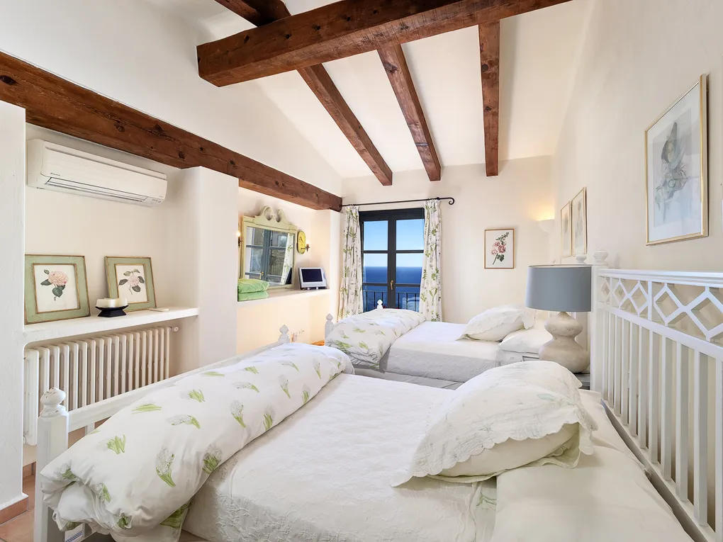 Mediterrane villa met uitzicht op zee-21