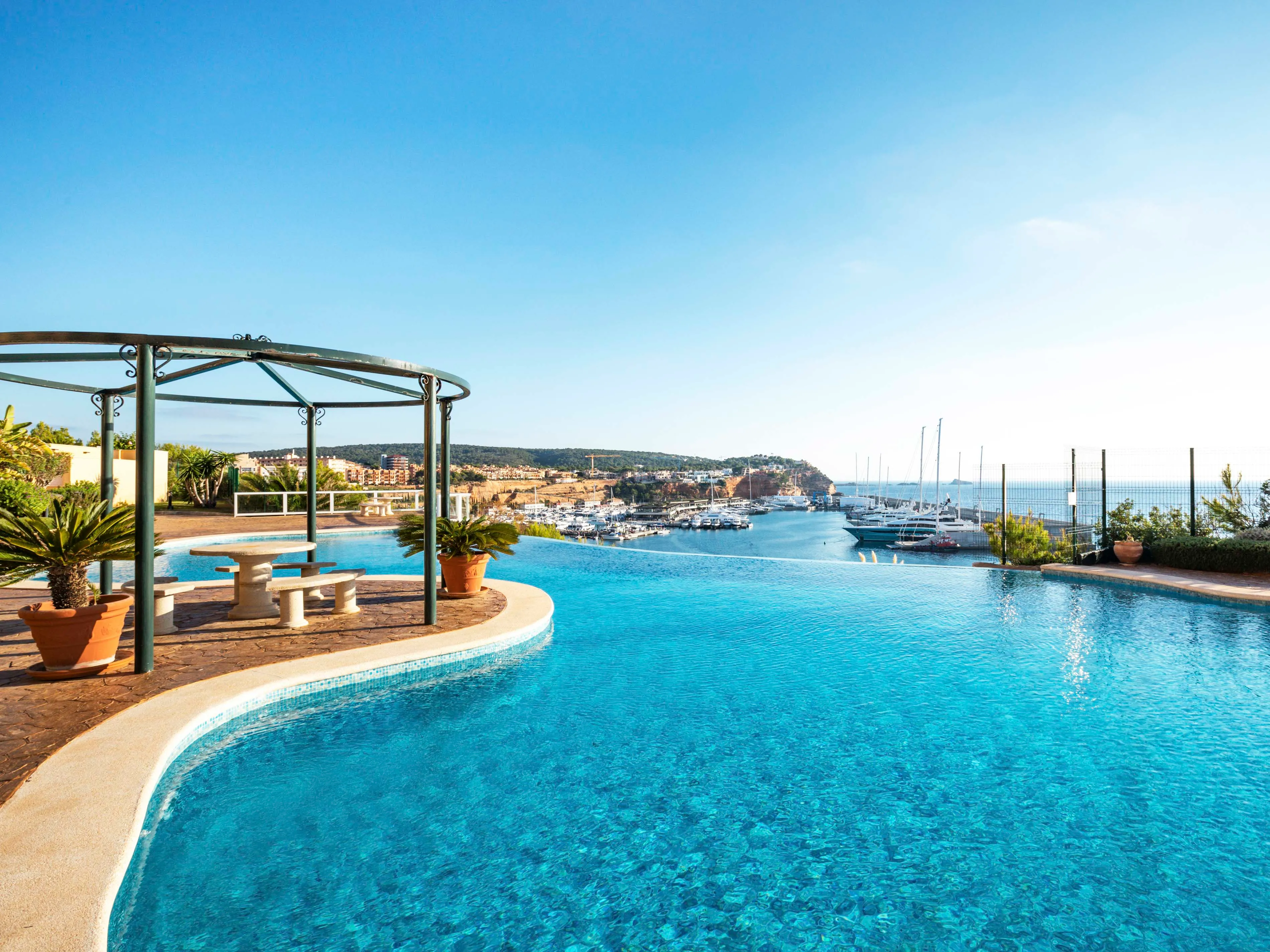 Penthouse with sea views in Port Adriano-16