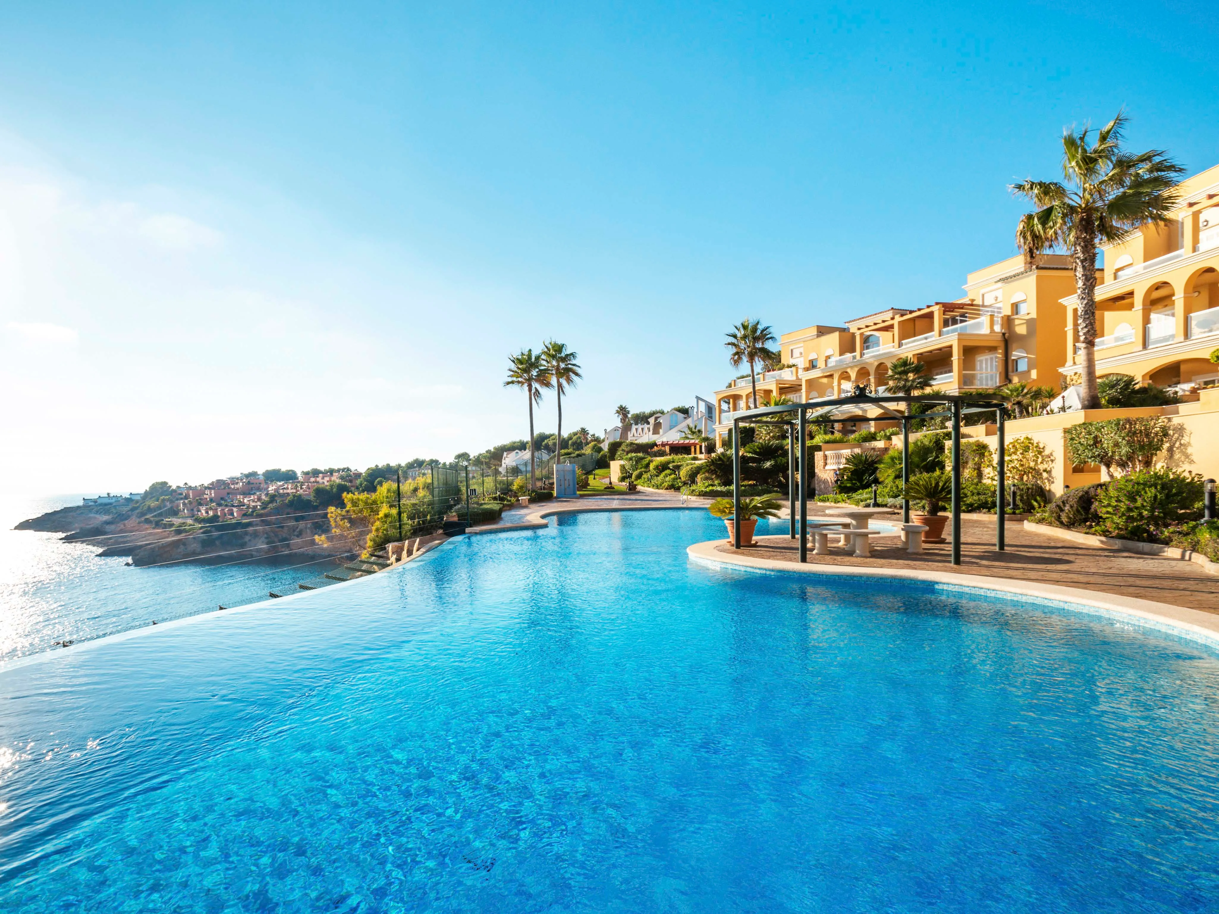 Atico con vistas al mar en el Puerto Adriano-1