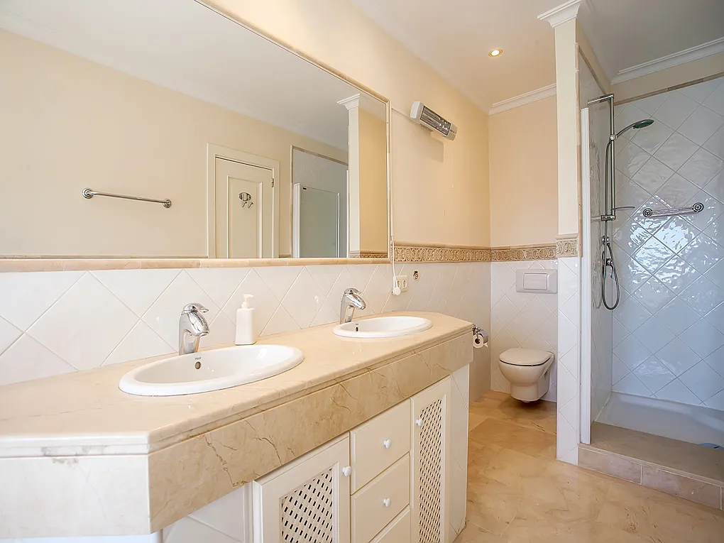 Penthouse with sea views in Port Adriano-9