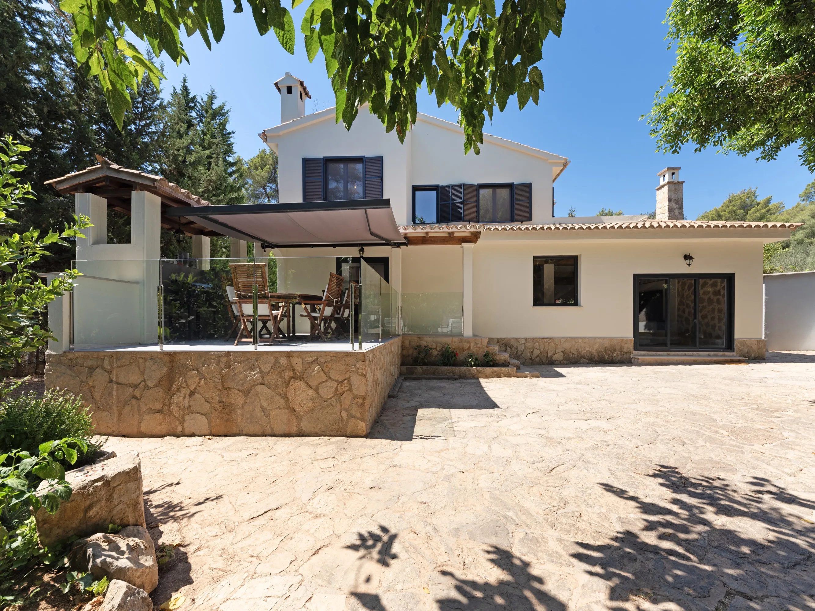 Villa sostenible de lujo totalmente renovada-1