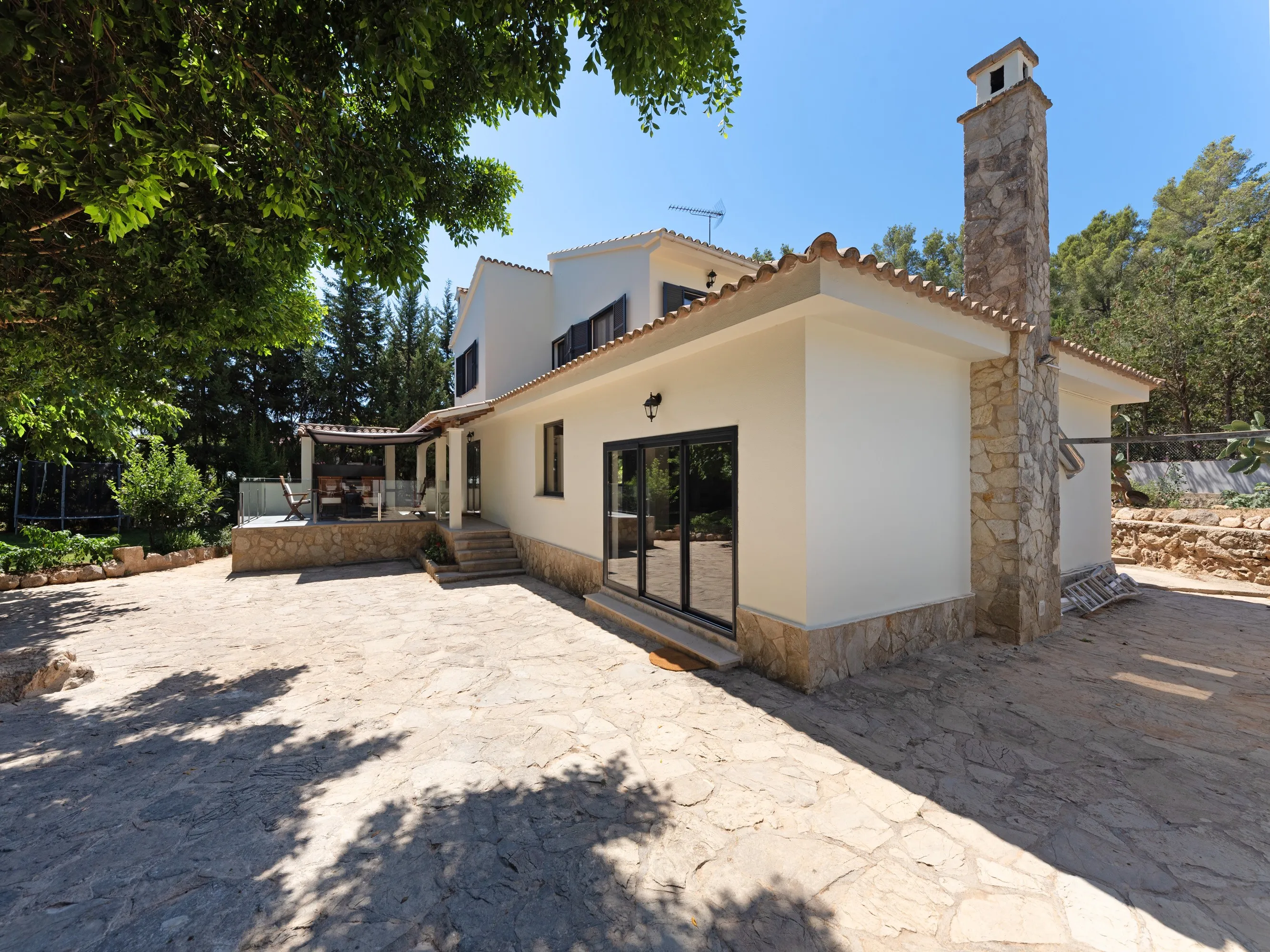 Villa sostenible de lujo totalmente renovada-16