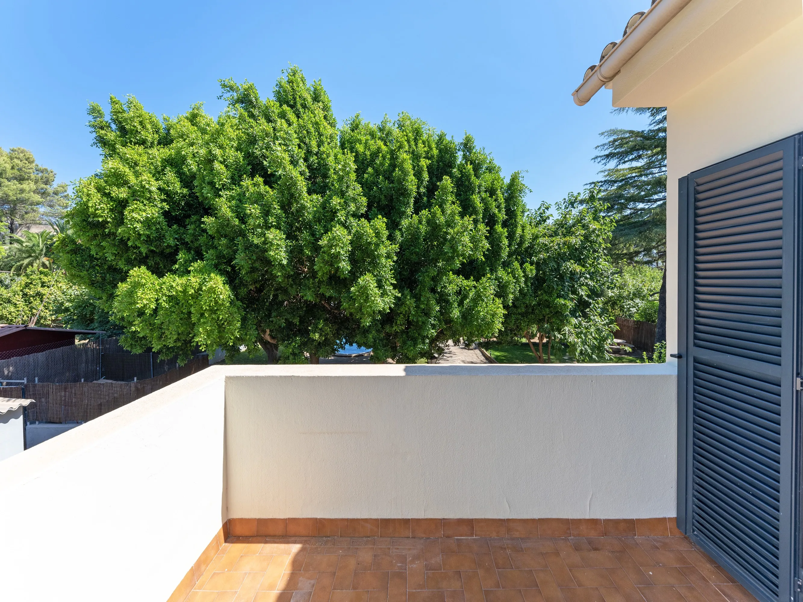 Villa sostenible de lujo totalmente renovada-8