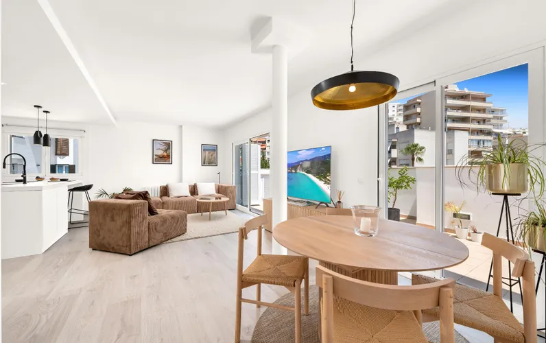 Bright renovated penthouse in San Agustín in walking distance to beach and amenities