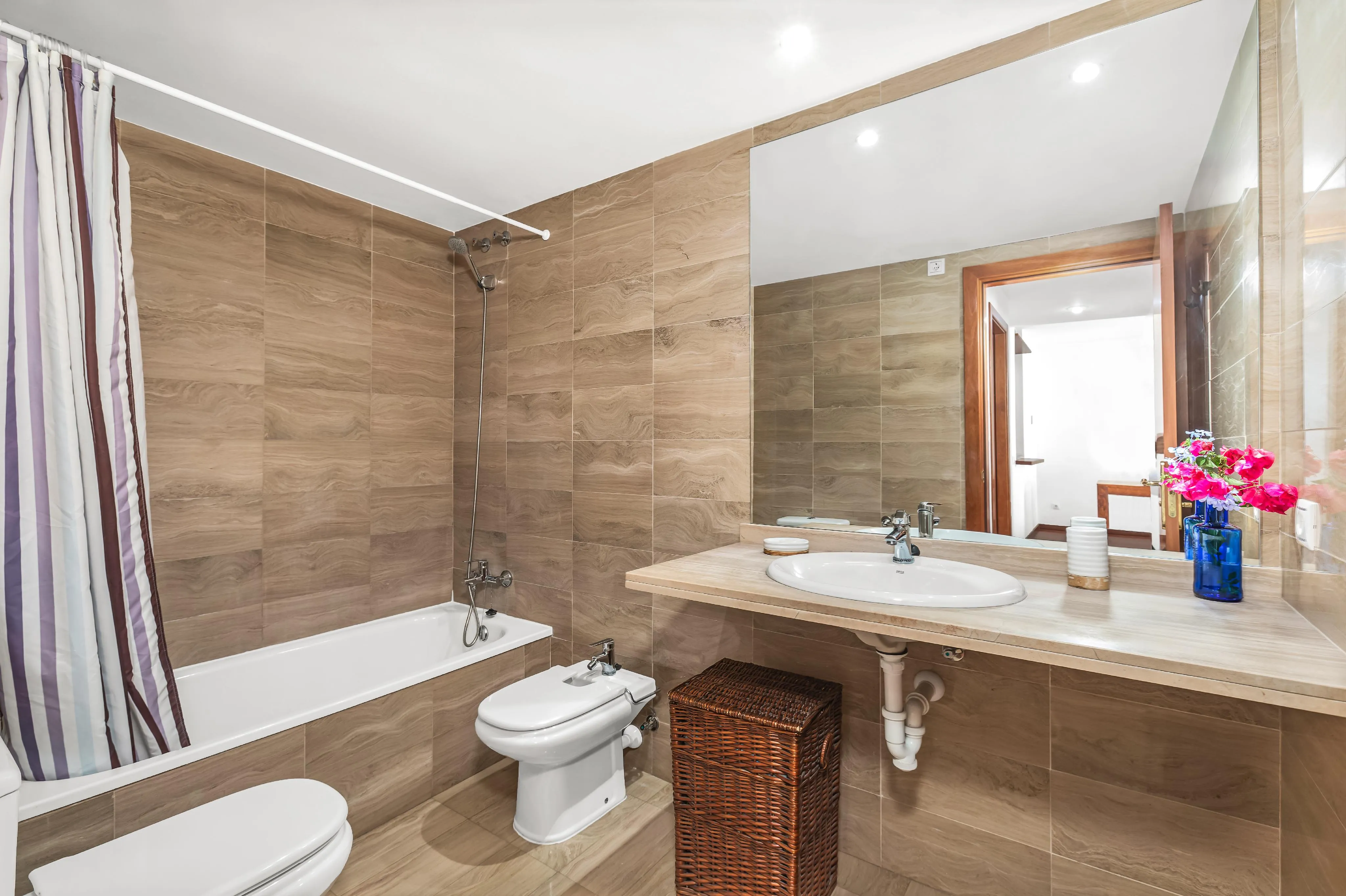 Lejlighed med garage, opbevaringsrum og fælles pool-9