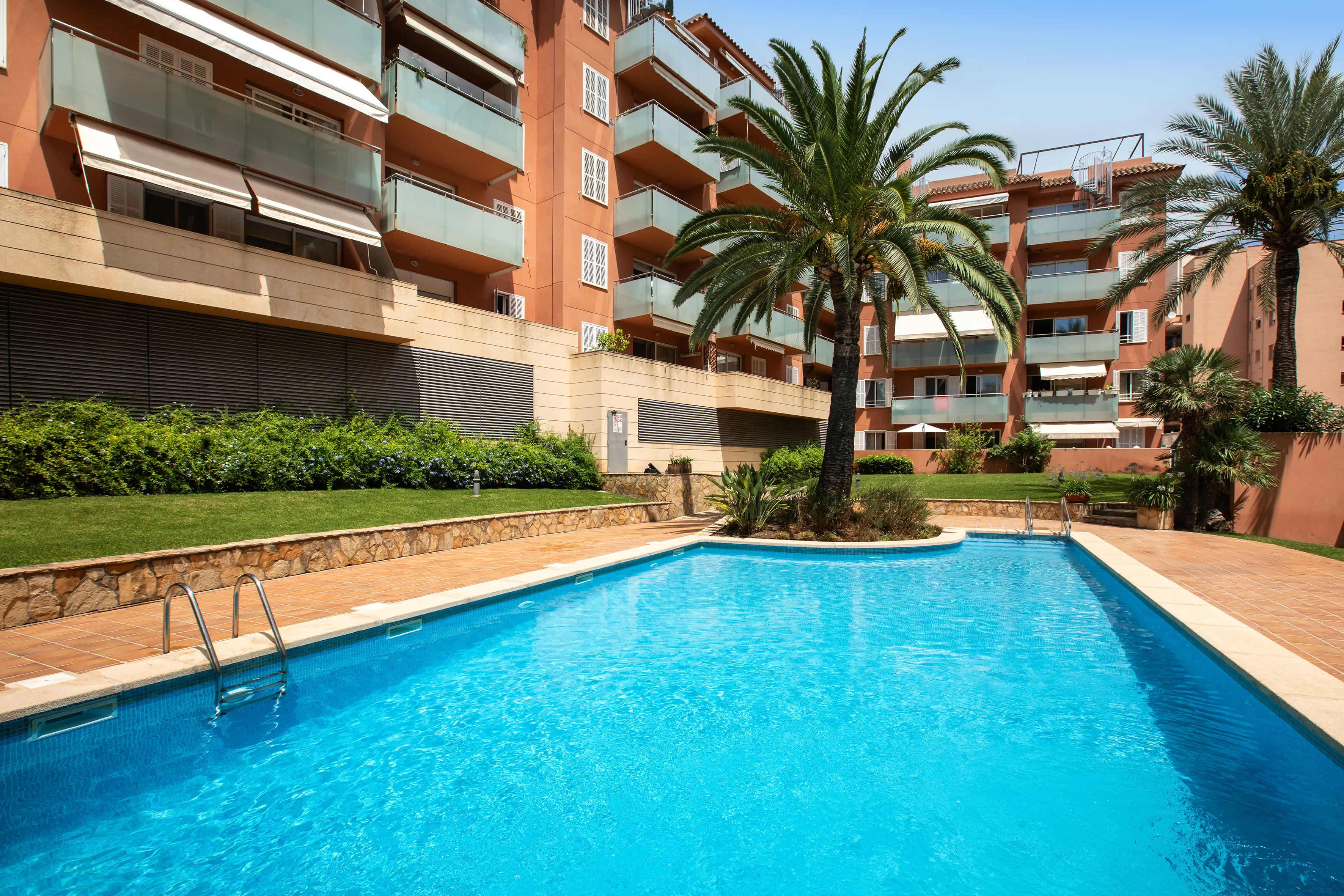 Wohnung mit Garage, Abstellraum und Gemeinschaftspool-12