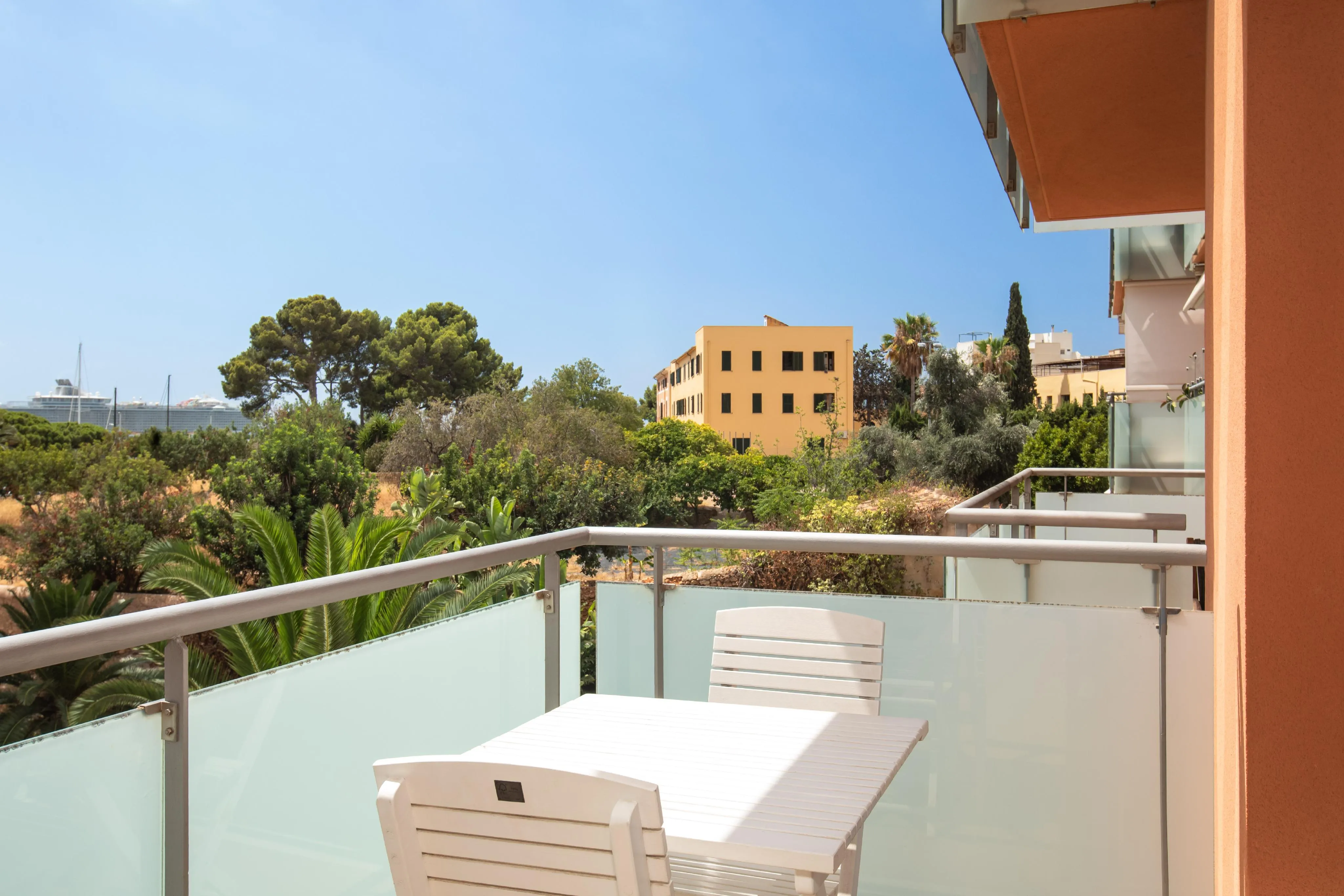 Lejlighed med garage, opbevaringsrum og fælles pool-15