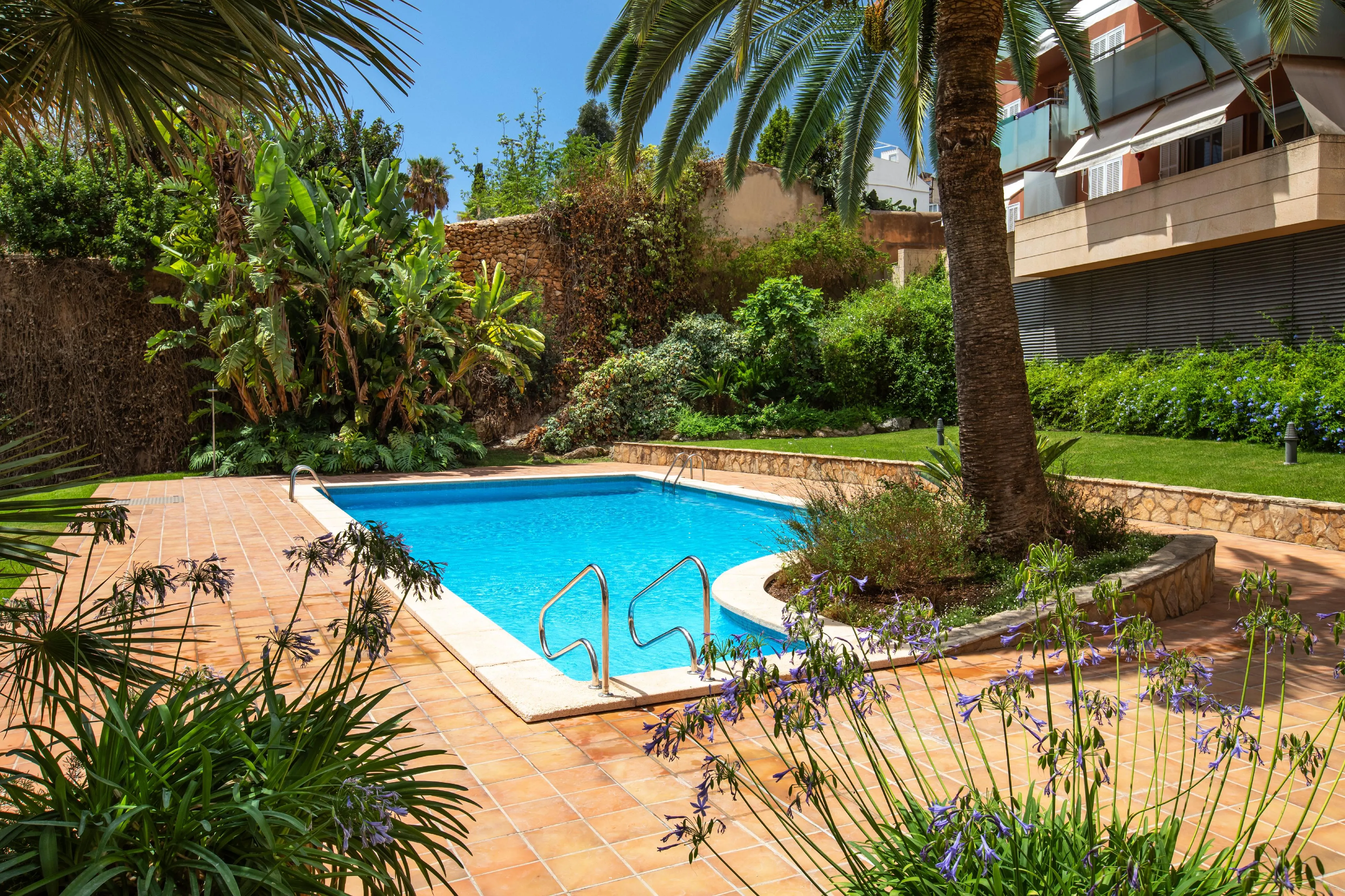 Lejlighed med garage, opbevaringsrum og fælles pool-11