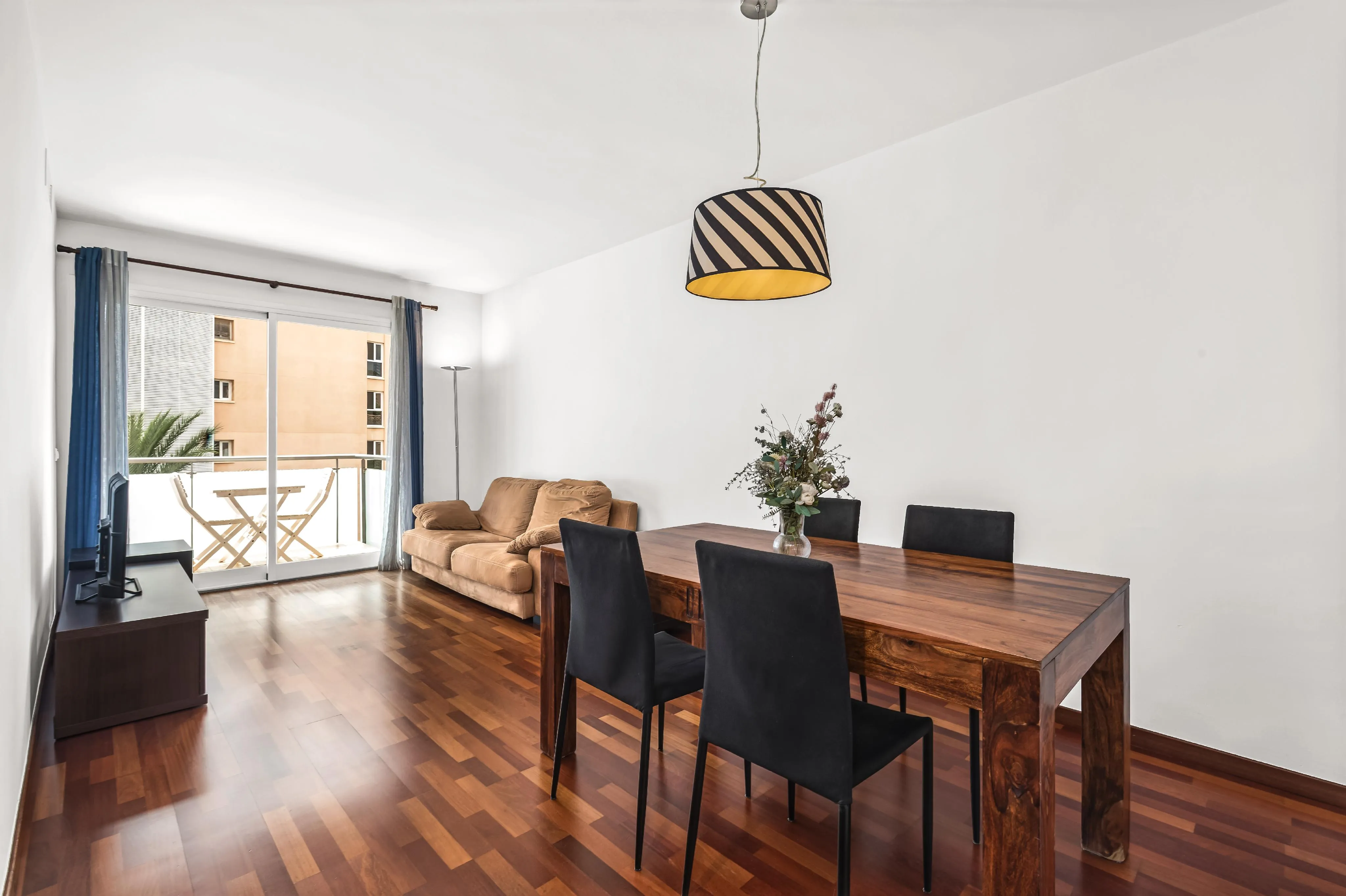 Lejlighed med garage, opbevaringsrum og fælles pool-5