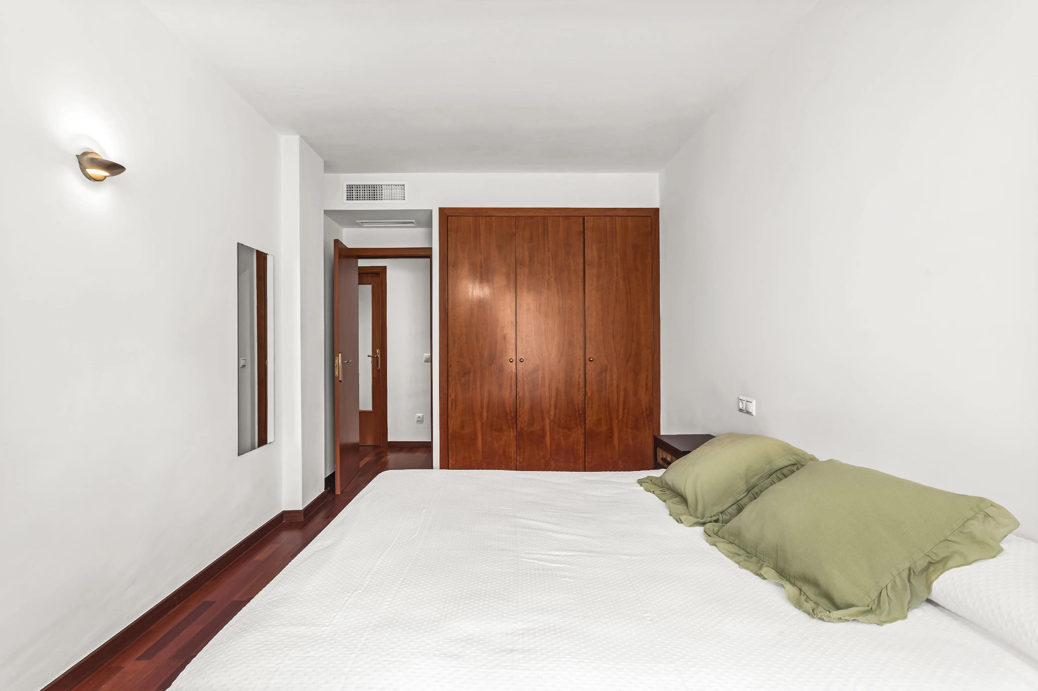 Lejlighed med garage, opbevaringsrum og fælles pool-8