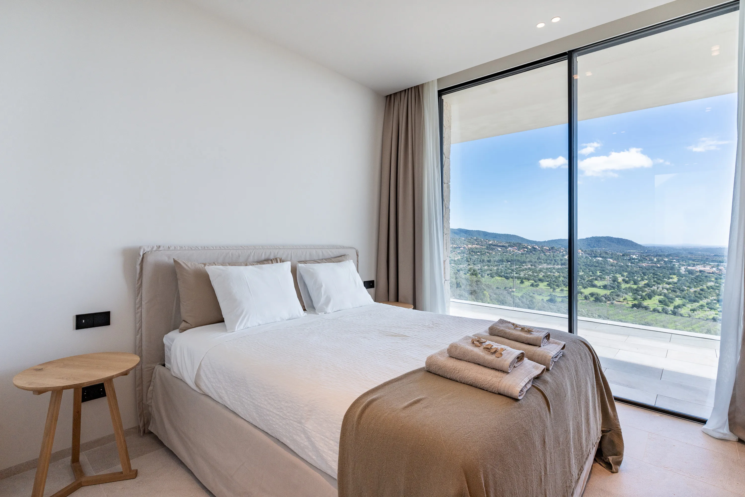 Luxury New-Build Villa with Panoramic & Sea Views-18