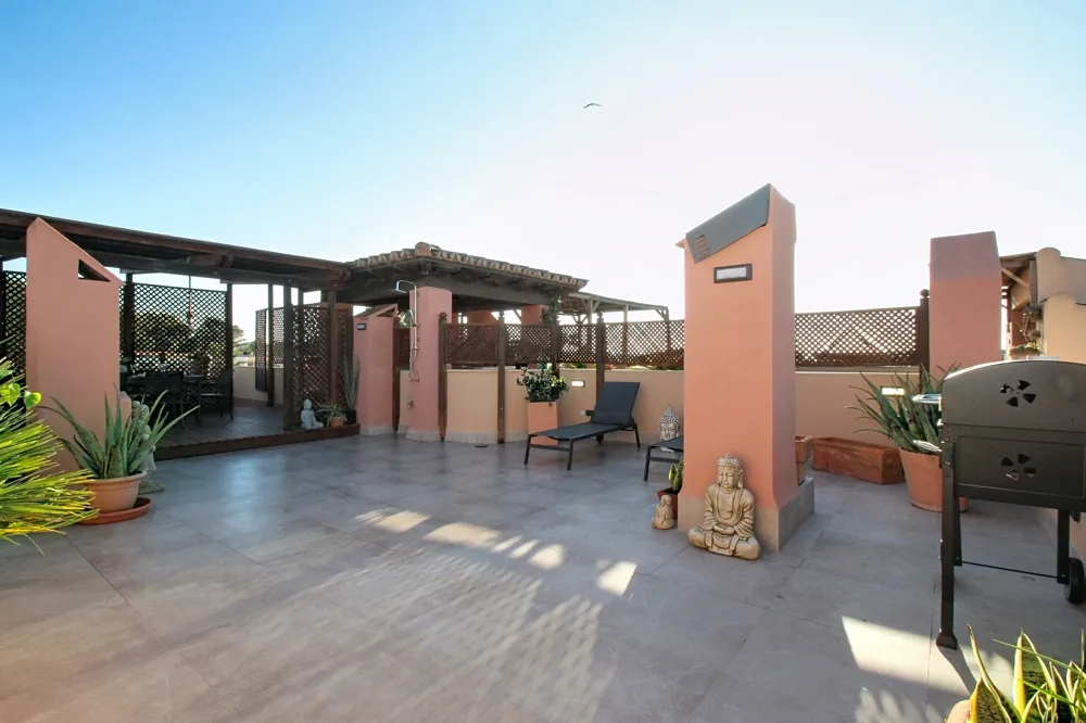 Attico moderno in posizione privilegiata-11