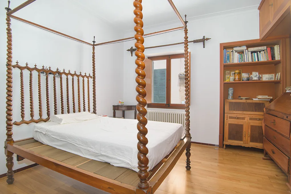 Townhouse close to the market square-12