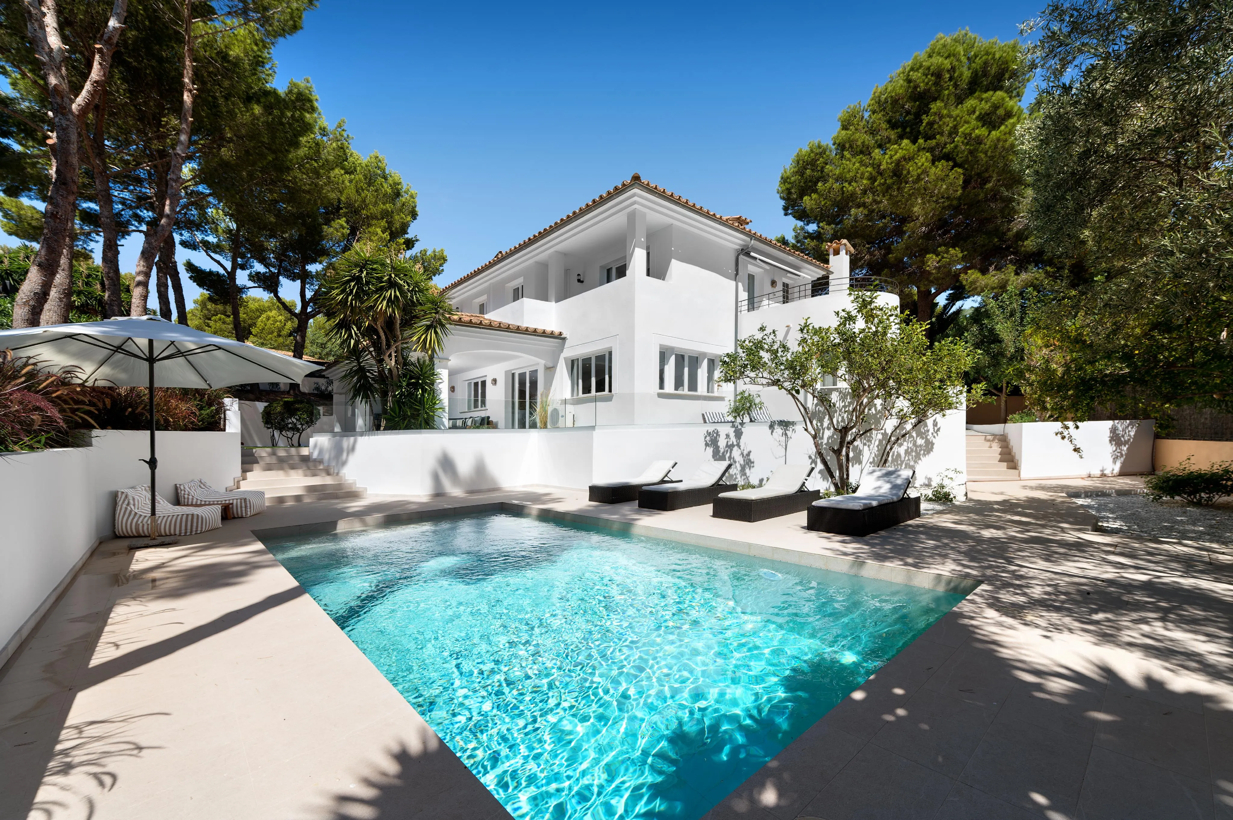 Villa i Santa Ponsa med have, pool og masser af privatliv-1