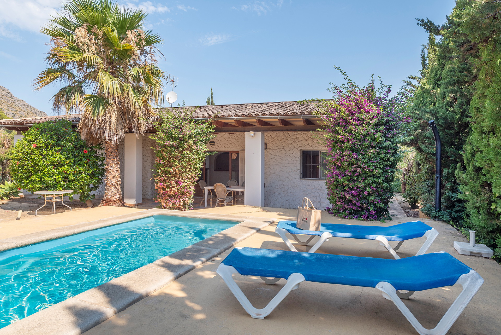 Villa con piscina y gran potencial en una tranquila ubicación de Puerto Alcudia, Mallorca