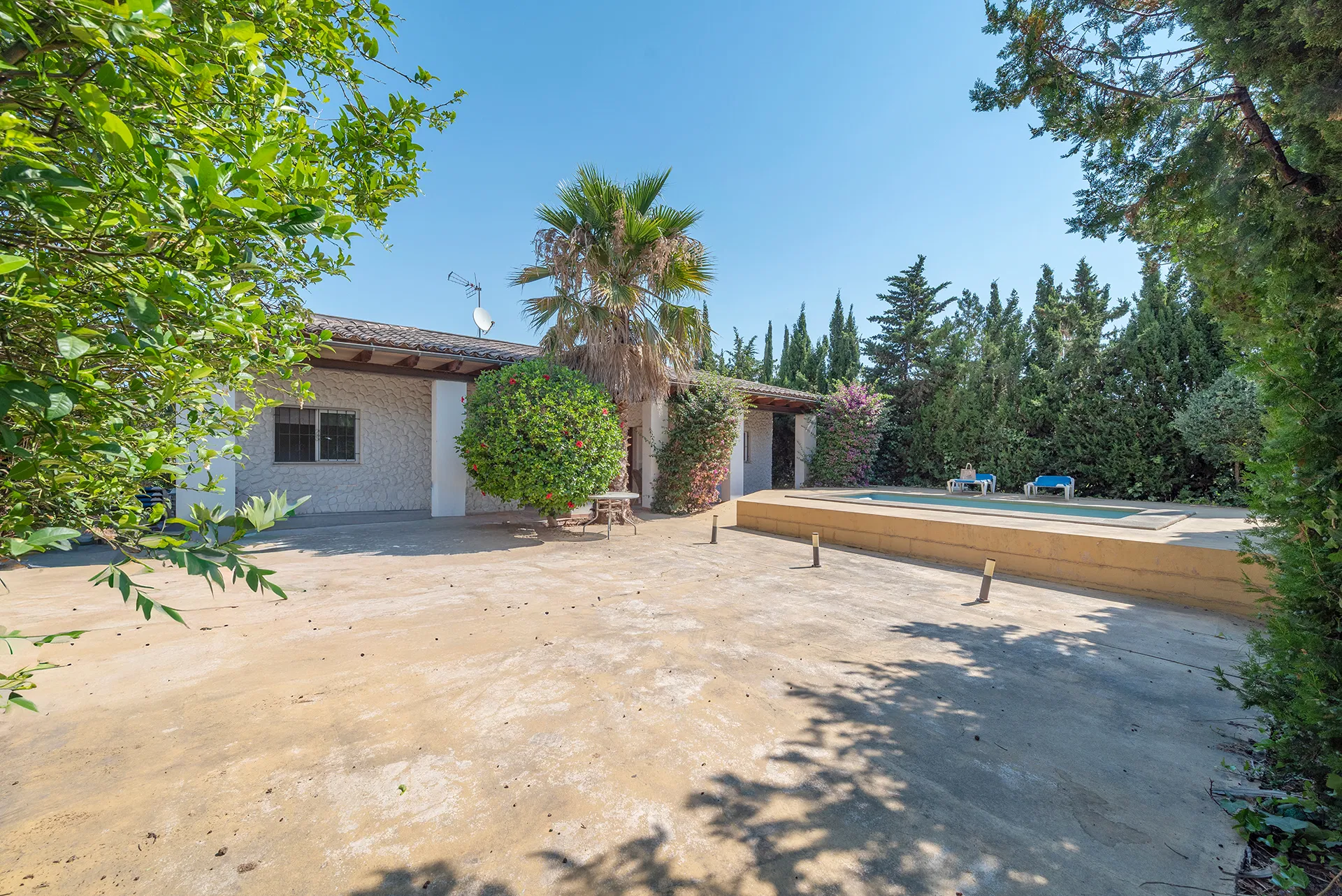 Villa med pool og stort potentiale i rolige omgivelser i Puerto Alcudia på Mallorca-5