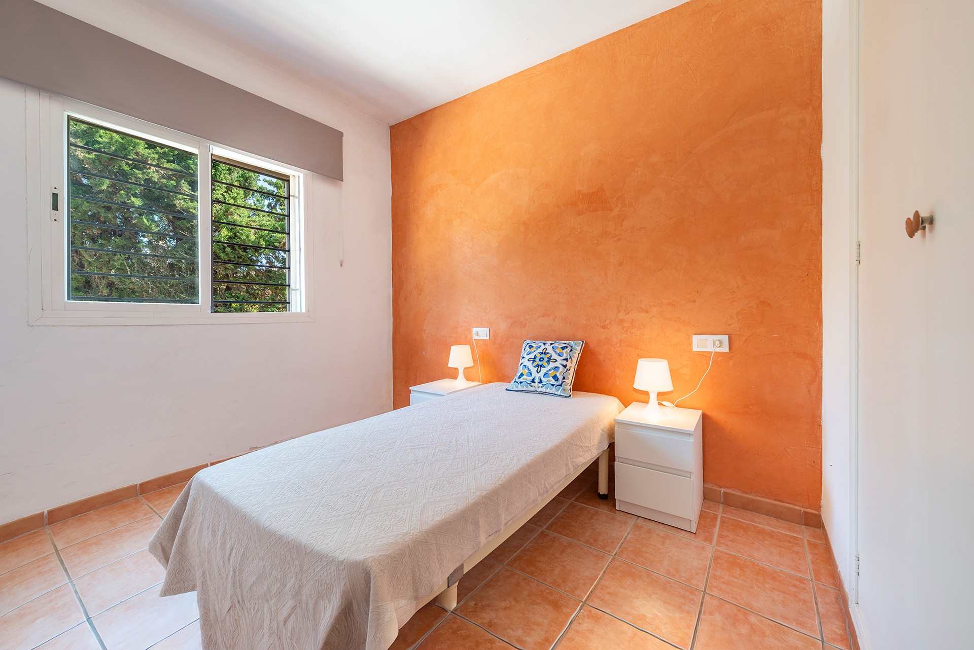 Villa med pool og stort potentiale i rolige omgivelser i Puerto Alcudia på Mallorca-23