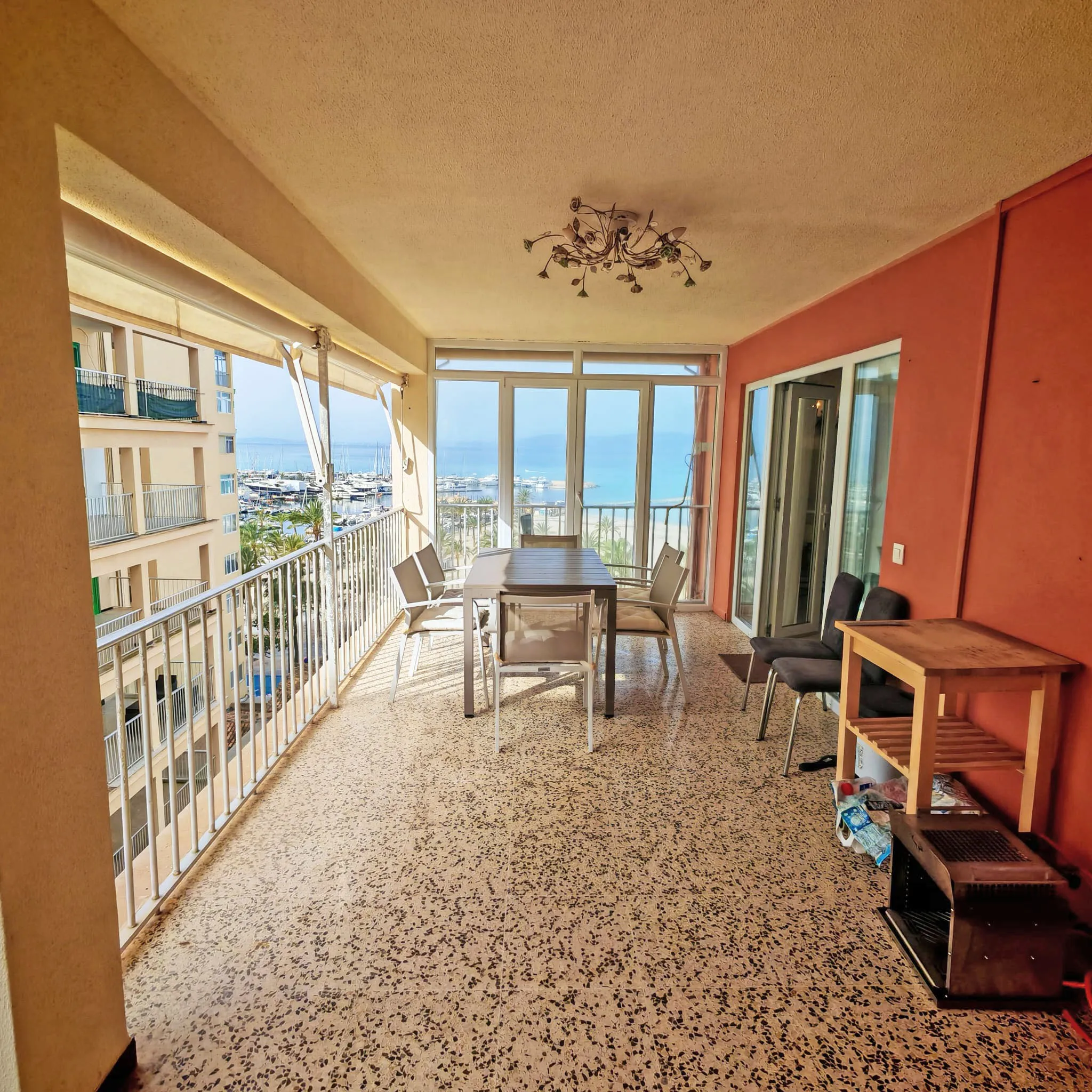 Appartement aan het strand met uitzicht op zee-2