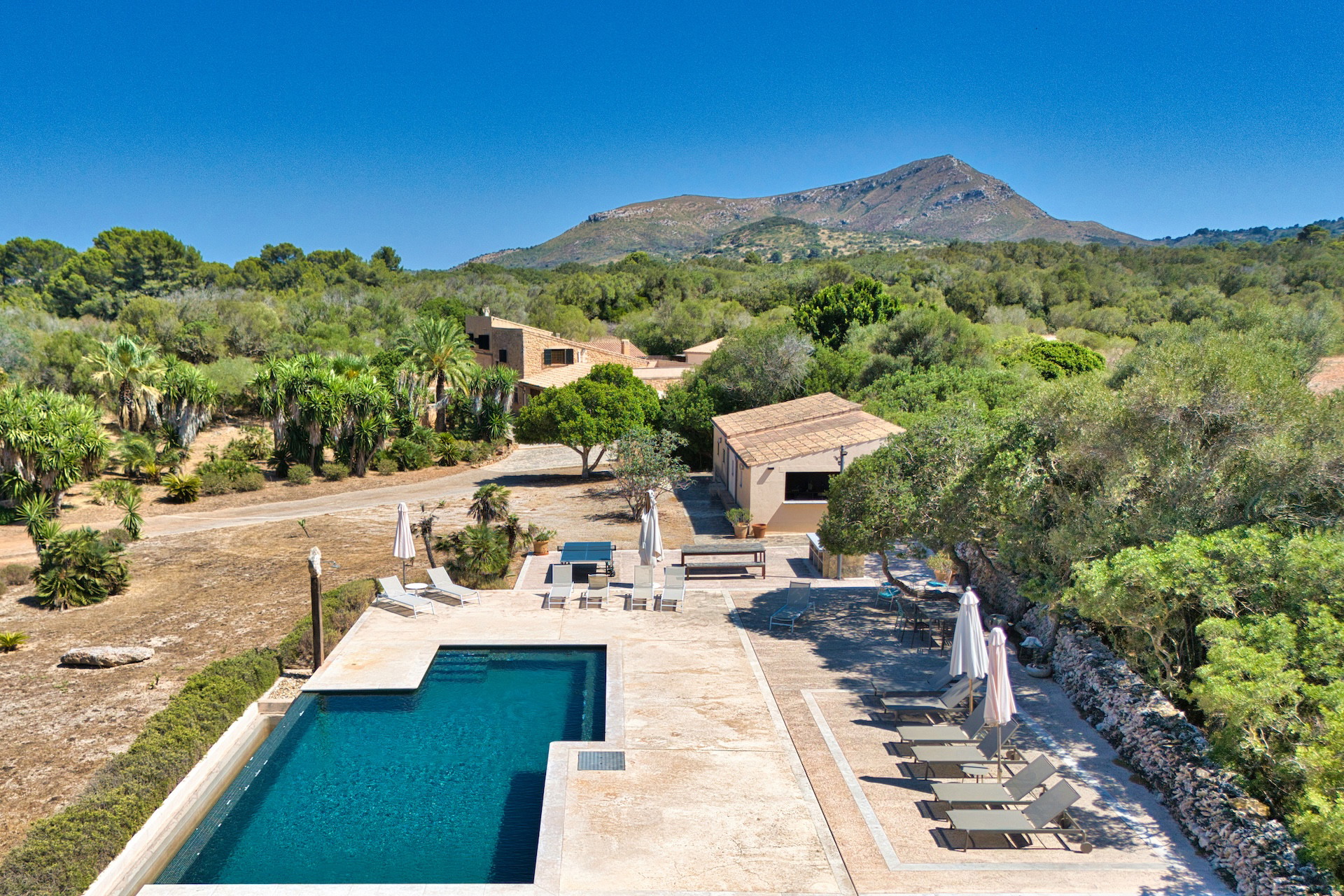 Private estate with guesthouse and tourist rental license near Artà