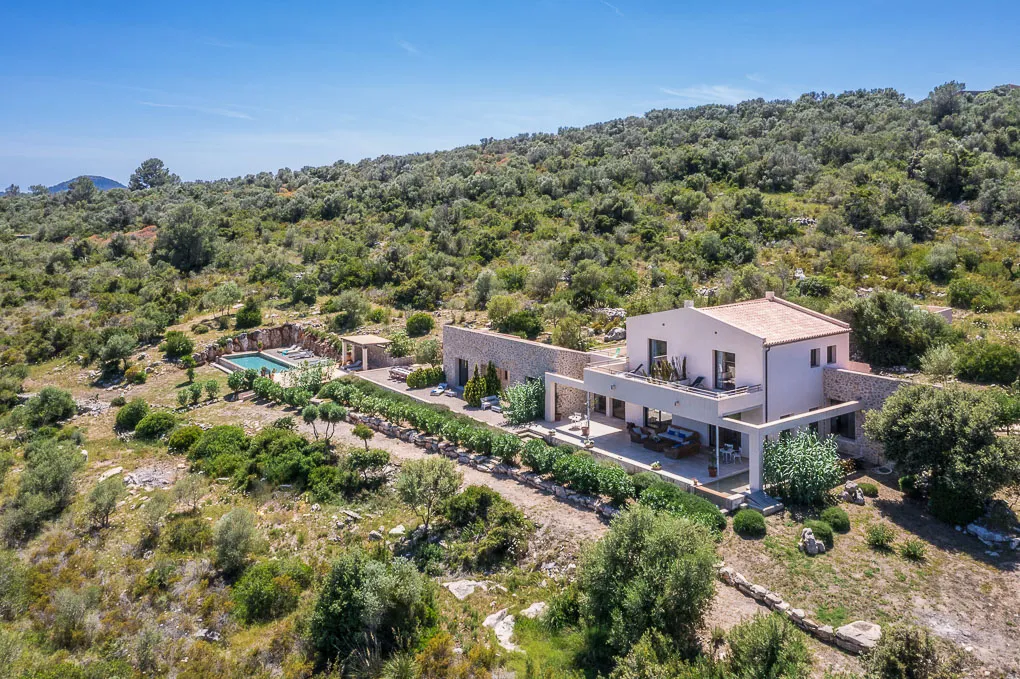 Un refugio de luz y amplitud – Finca en ubicación única y aislada-13