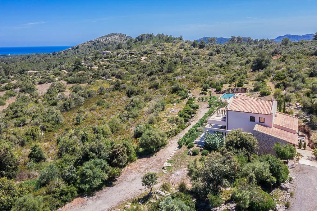 Un refugio de luz y amplitud – Finca en ubicación única y aislada-3