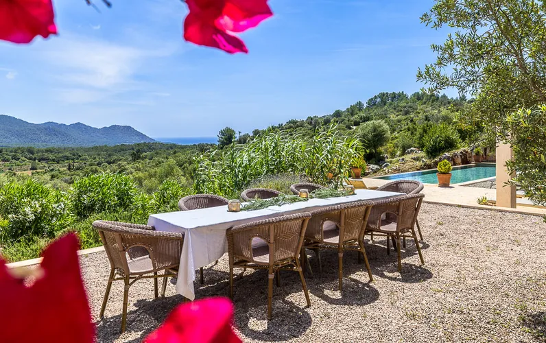 A retreat of light and space – Finca in a unique secluded location