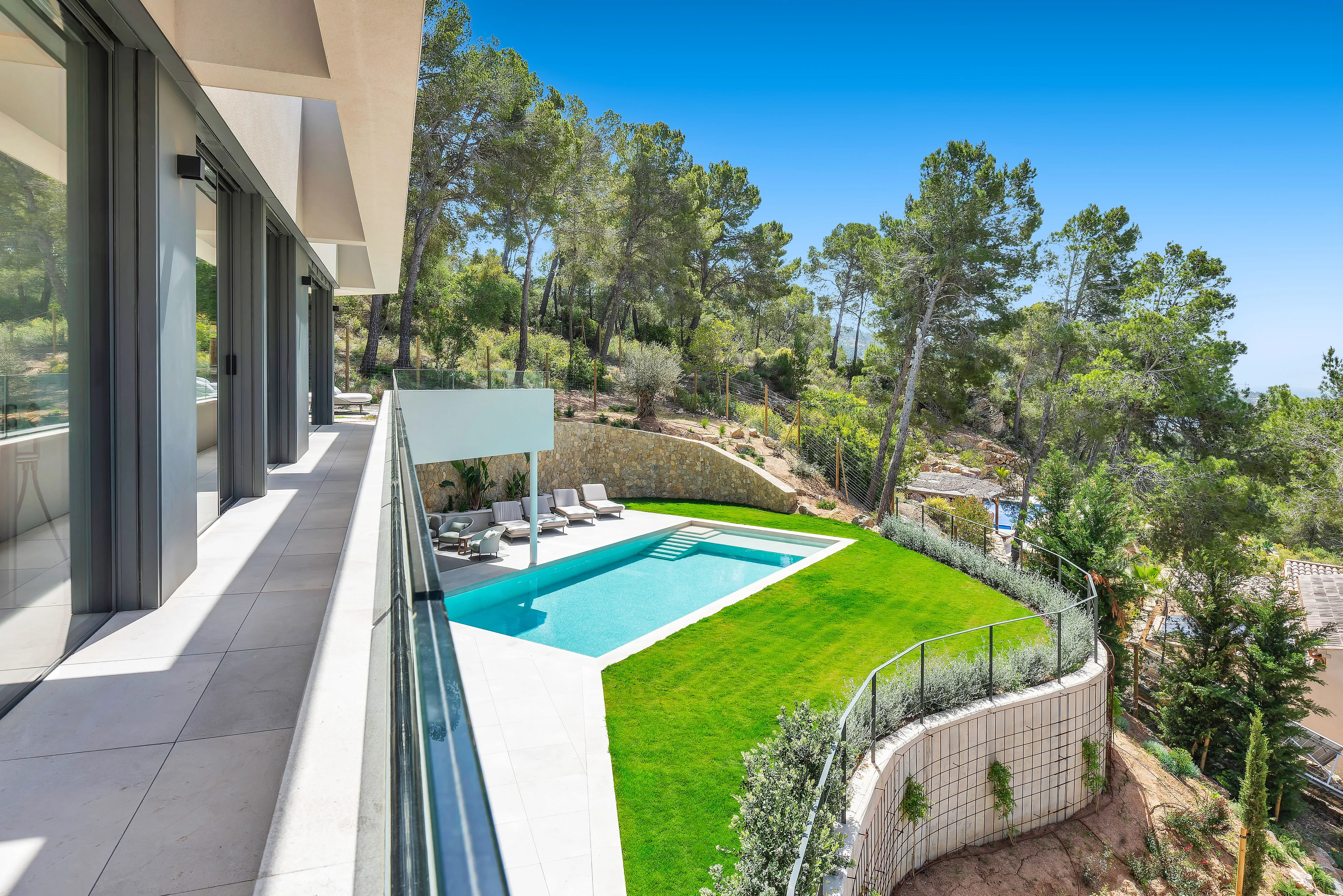 Villa moderne récemment construite avec vue sur le port-10