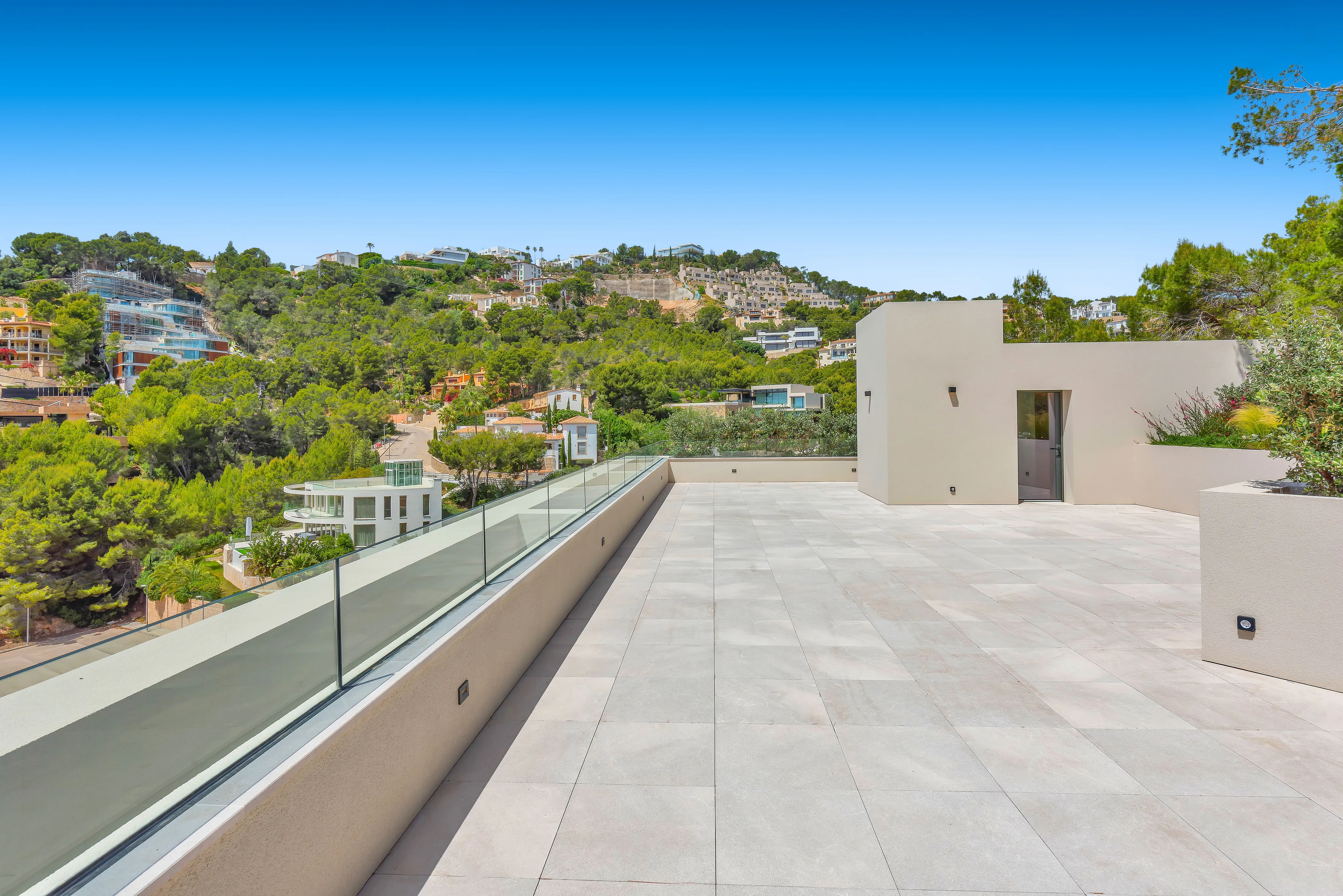 Villa moderne récemment construite avec vue sur le port-27