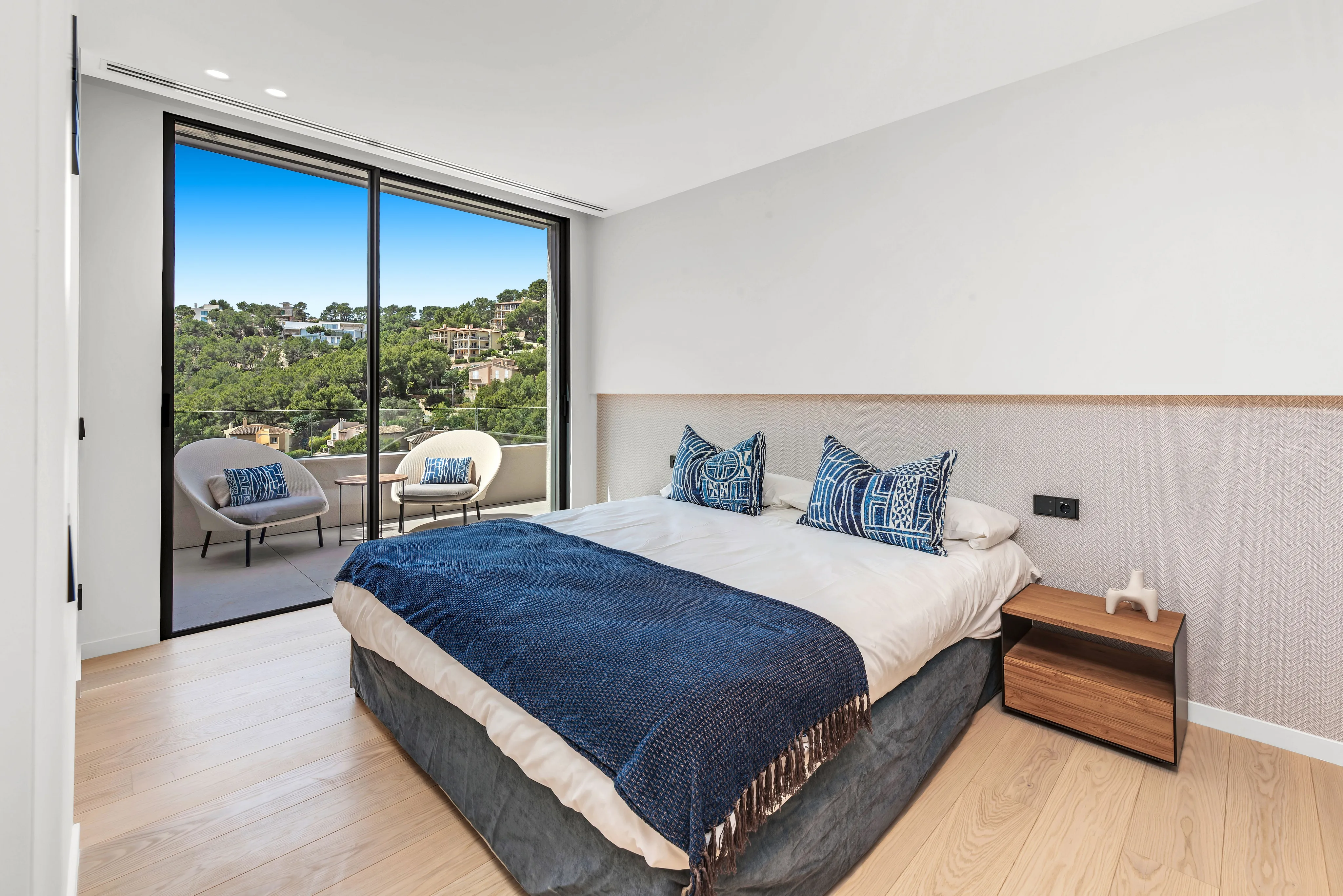 Villa moderne récemment construite avec vue sur le port-23