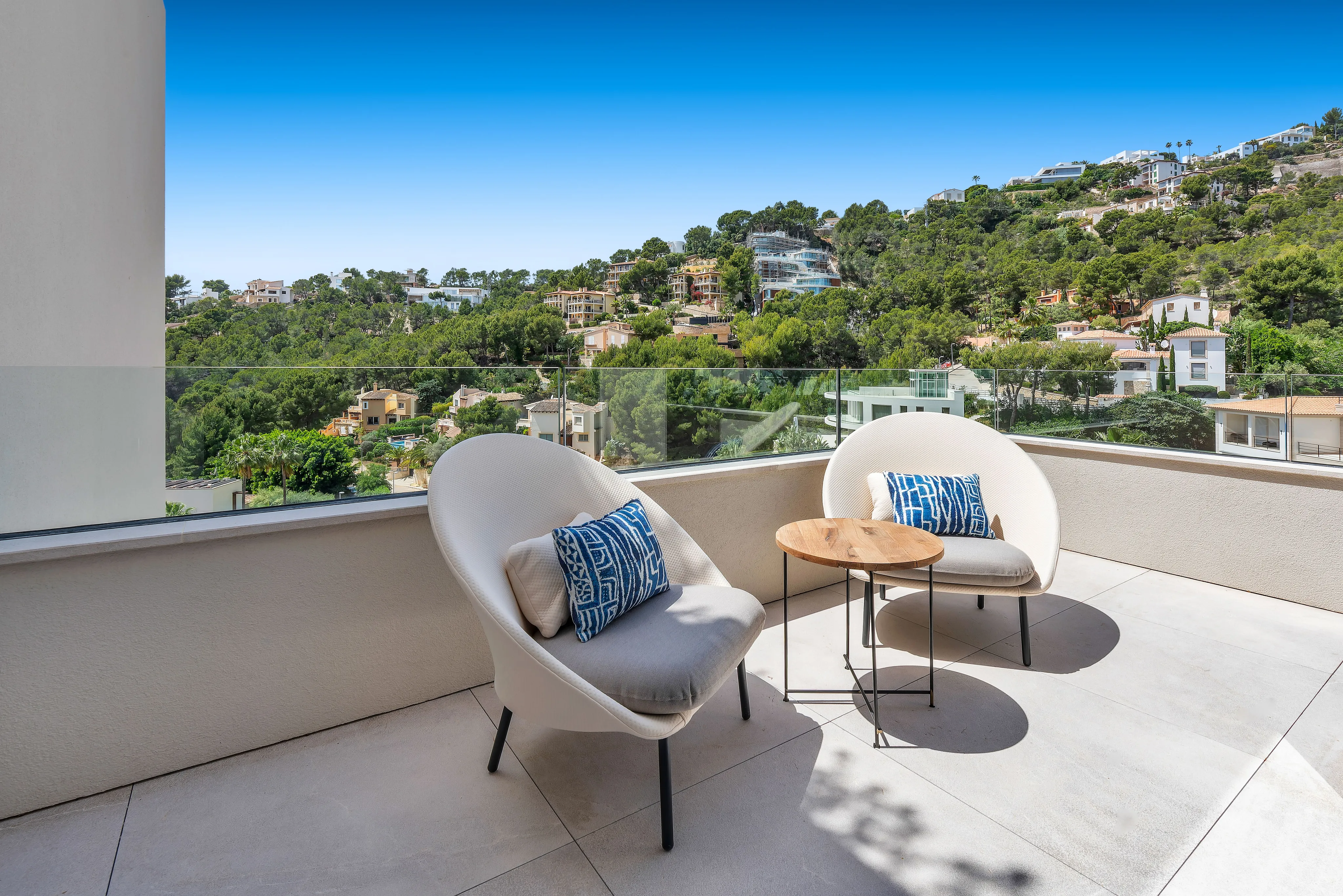 Villa moderne récemment construite avec vue sur le port-24
