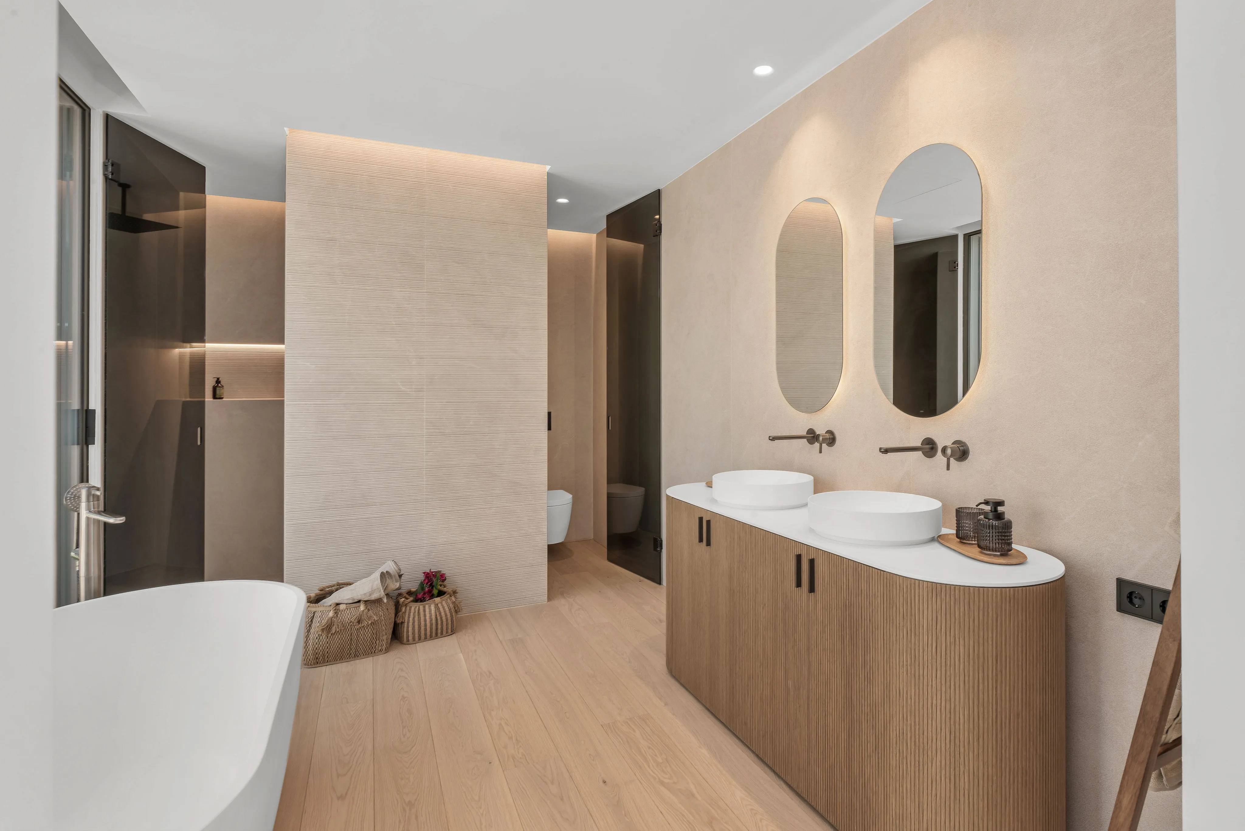 Villa moderne récemment construite avec vue sur le port-17