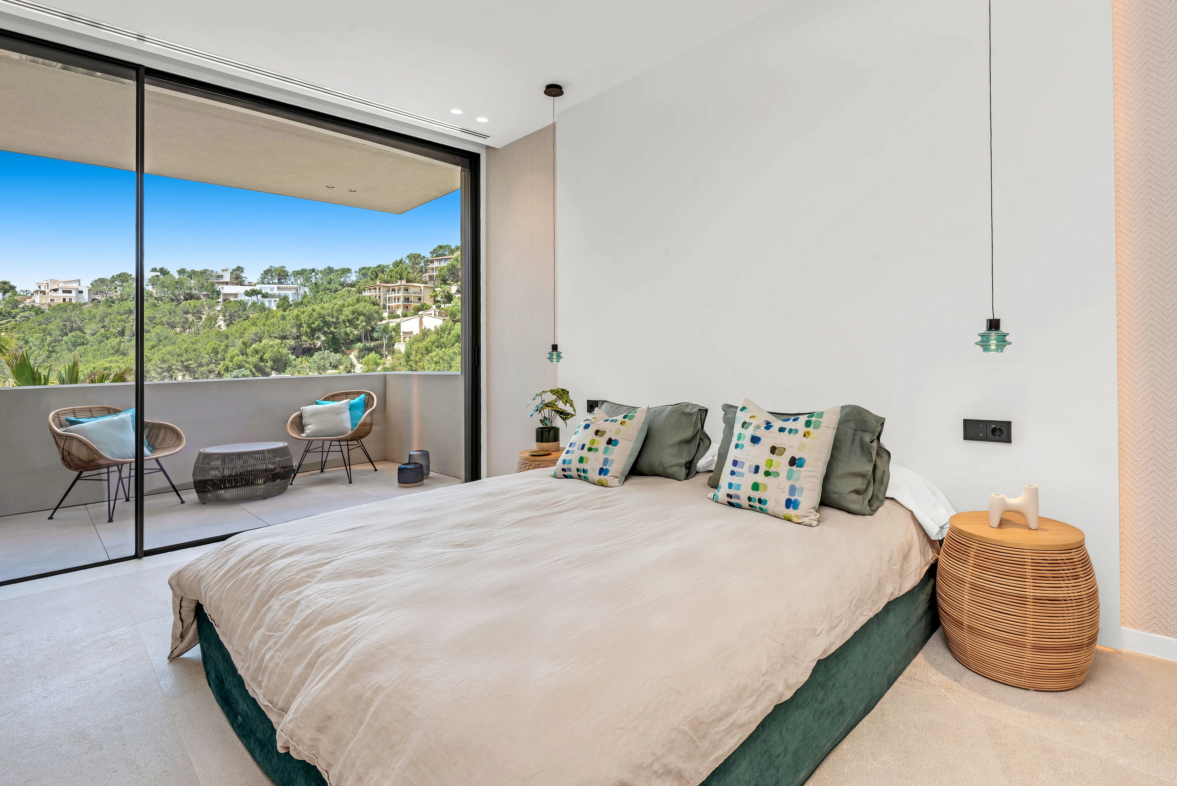 Villa moderne récemment construite avec vue sur le port-21