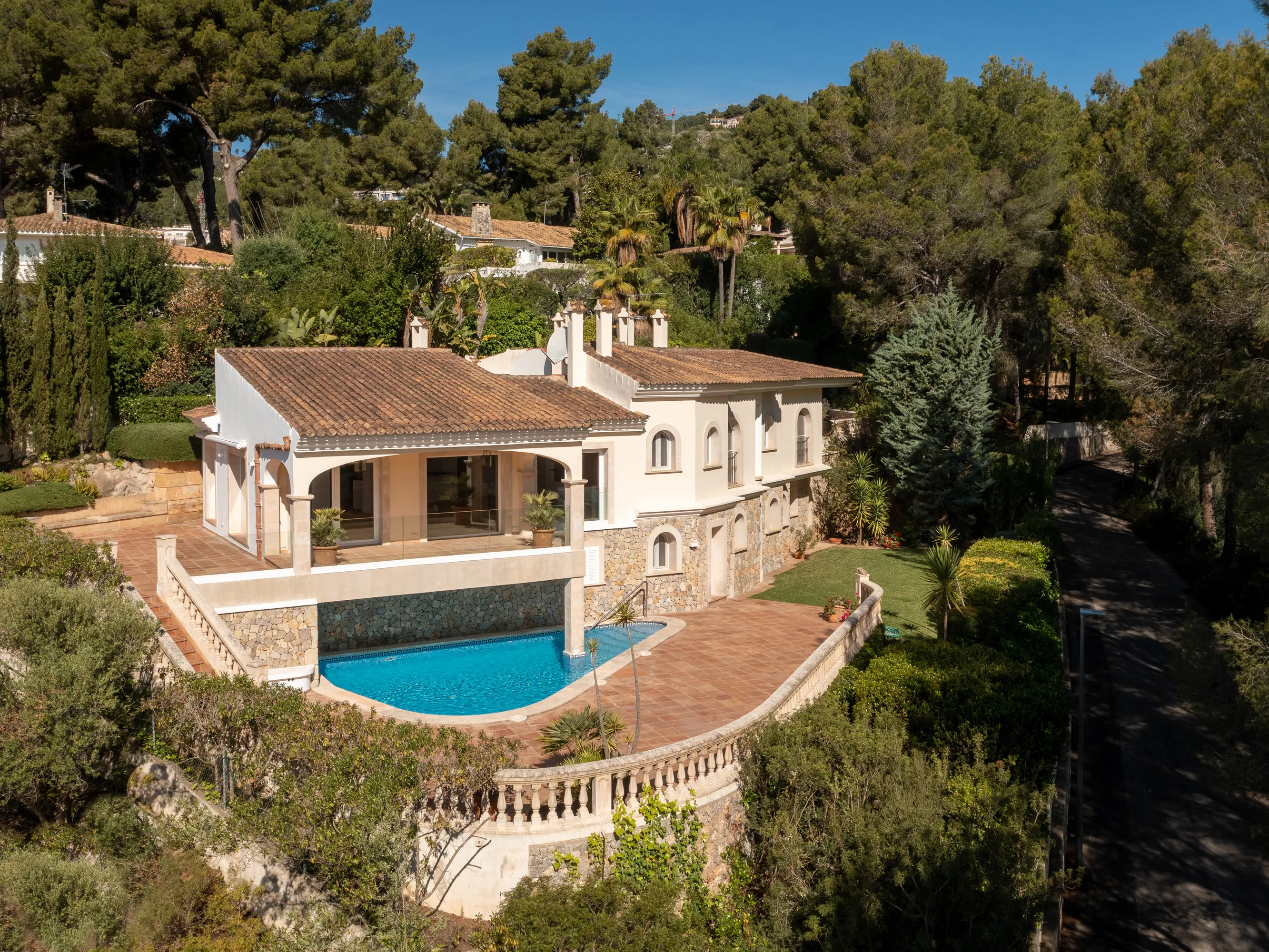 Vila Mediterrània amb Casa d'Invitats en Son Vida-2