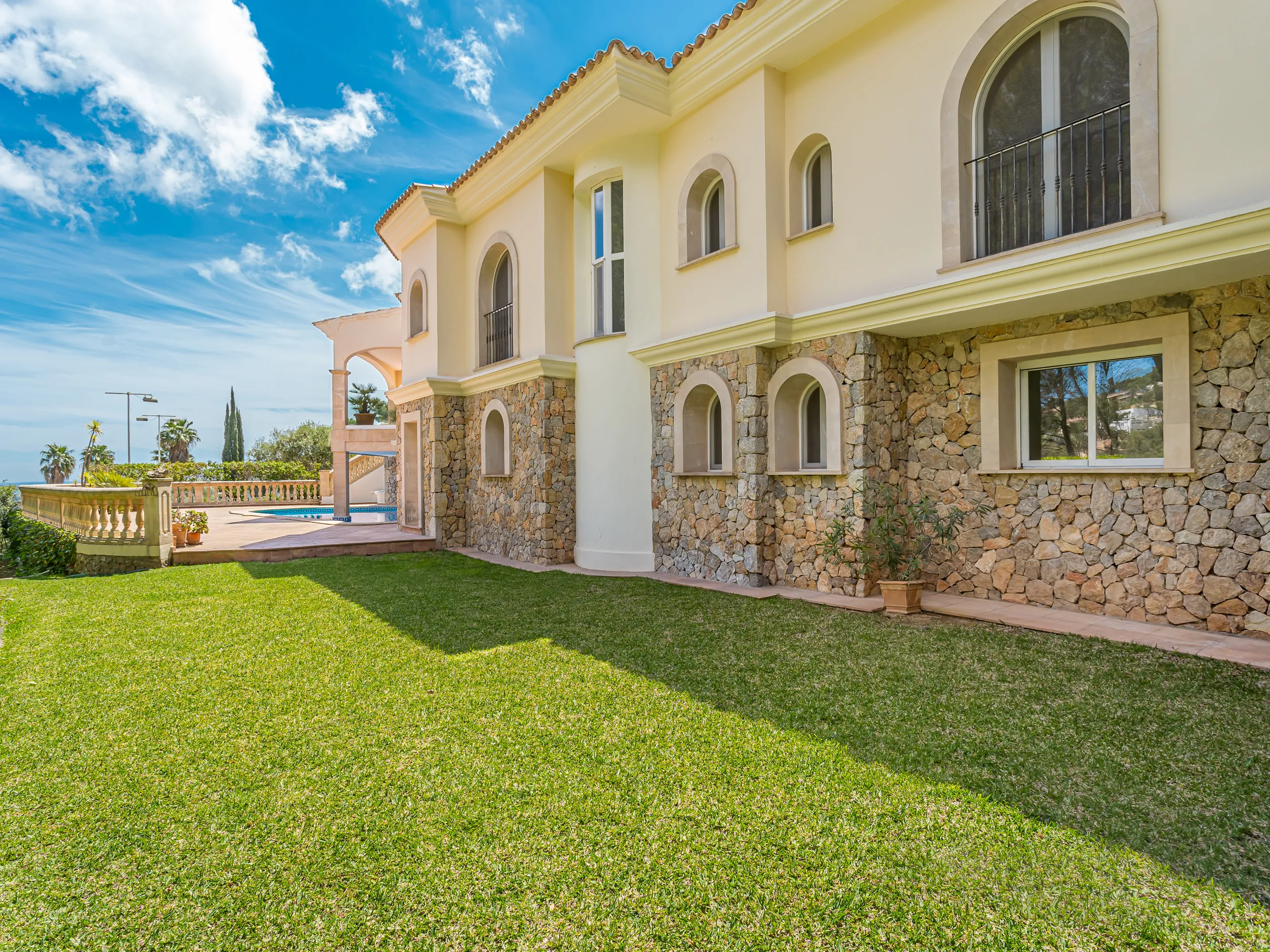 Mediterrane golfvilla met gastenverblijf in Son Vida-1