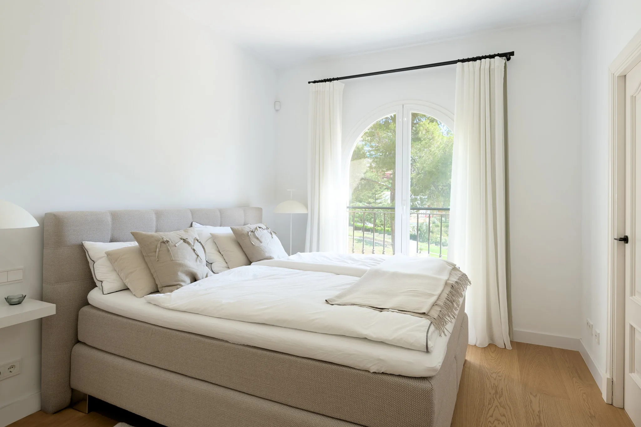 Timeless golf villa with separate guest house and state-of-the-art energy efficiency-11