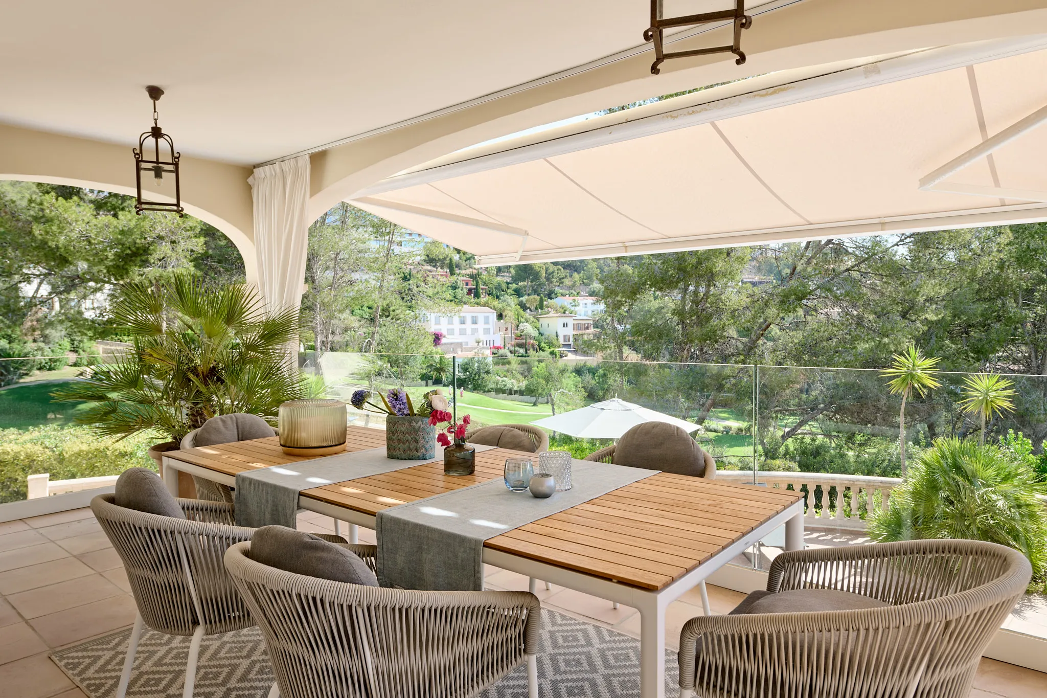 Timeless golf villa with separate guest house and state-of-the-art energy efficiency-1