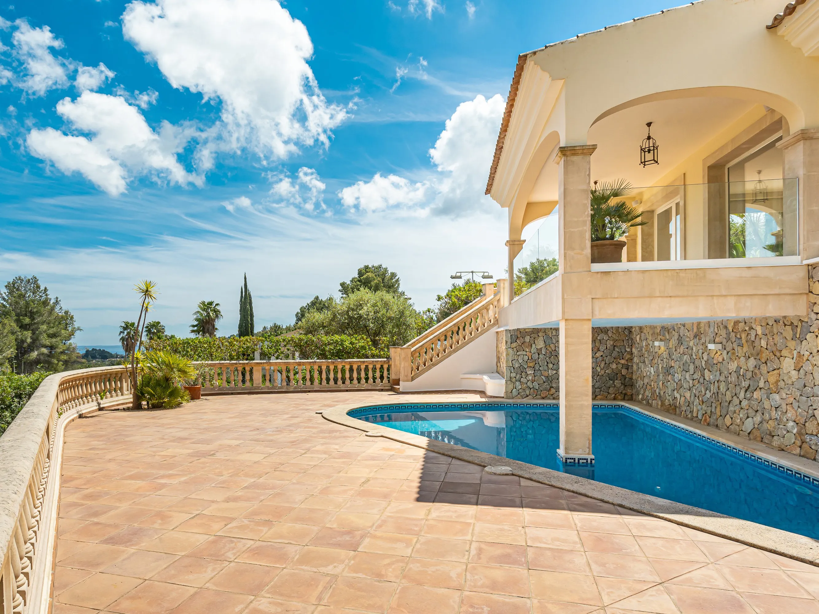 Mediterrane golfvilla met gastenverblijf in Son Vida-5