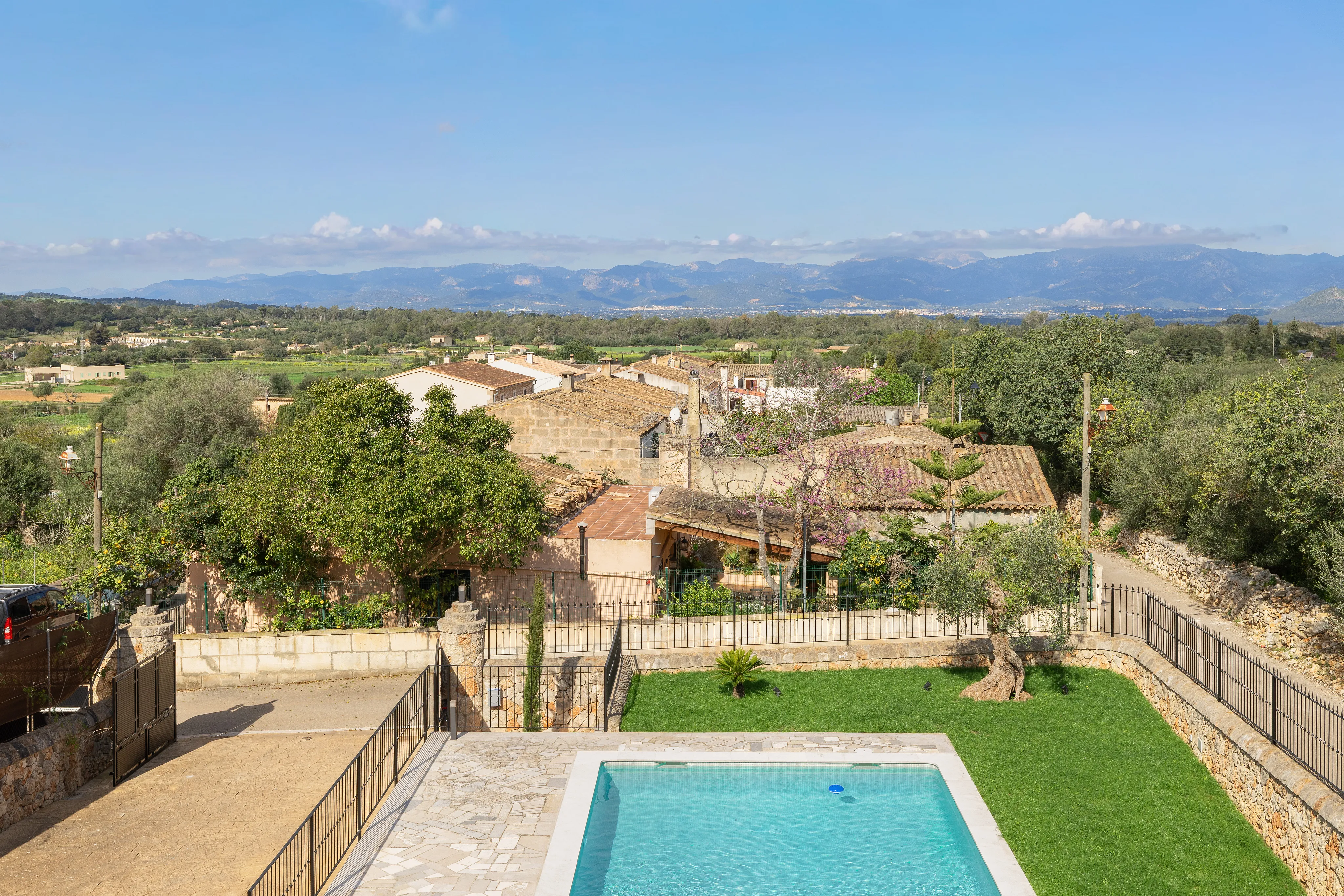 Casa de pueblo con encanto y piscina en las afueras de Sineu-2