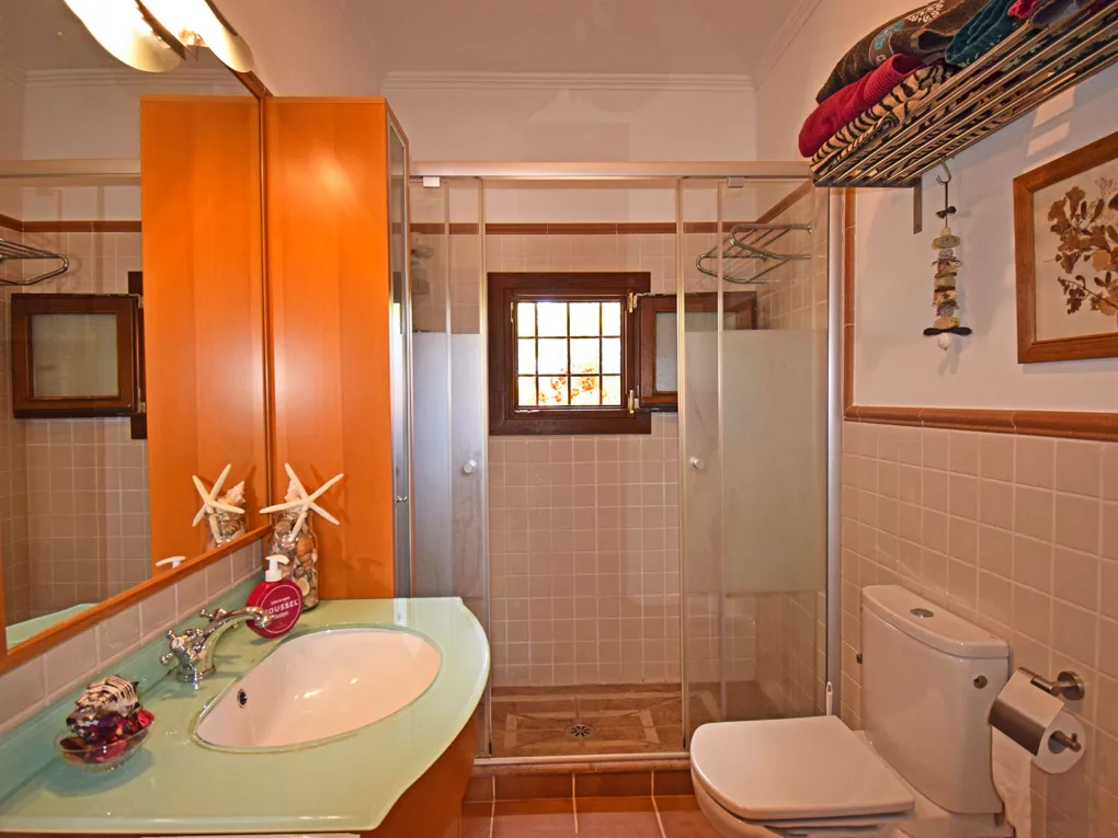 Autentisk mallorcinsk finca med pool og bjergudsigt i Santa María del Camí-9