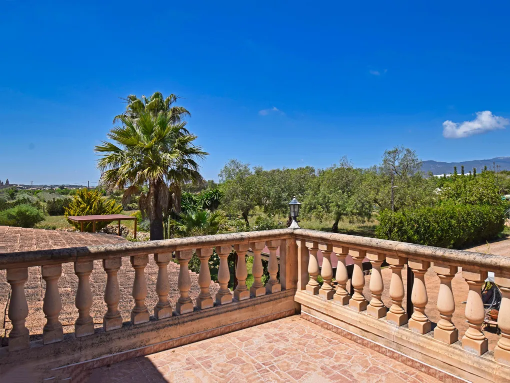 Autentisk mallorcinsk finca med pool og bjergudsigt i Santa María del Camí-11